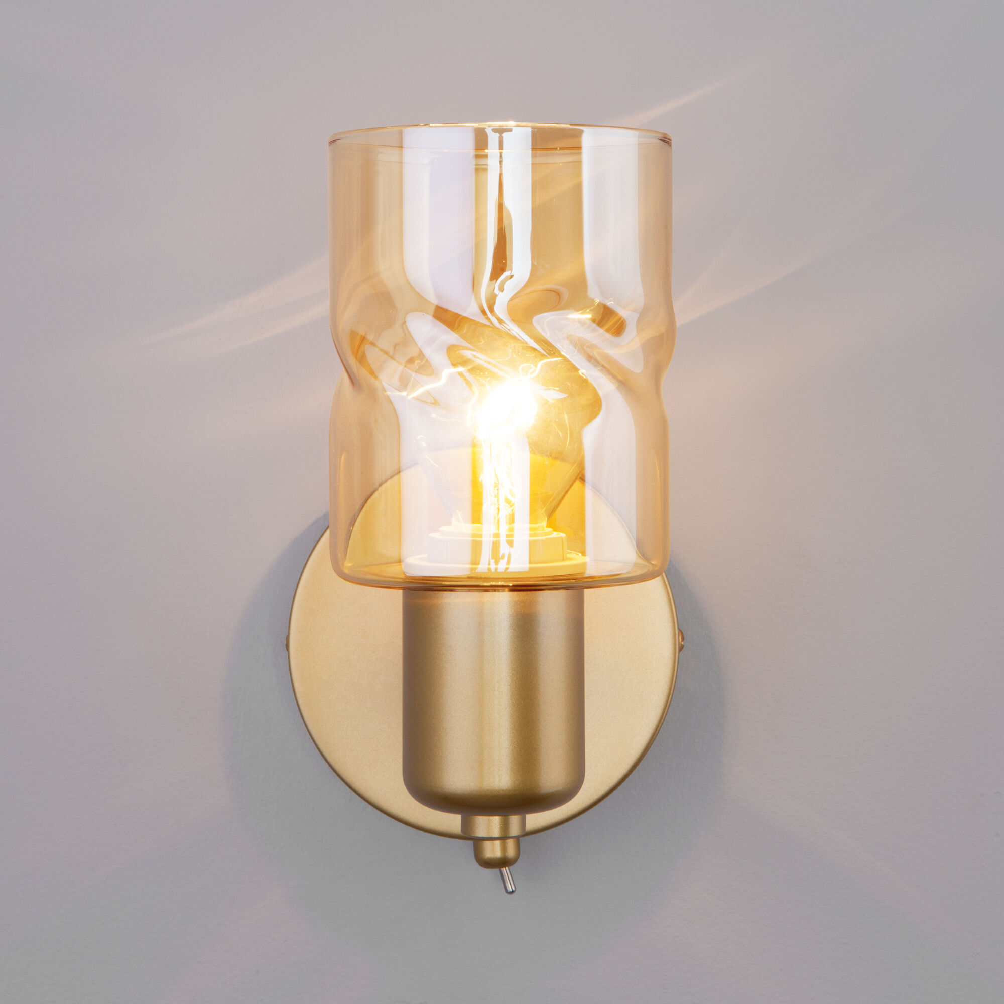 Настенный светильник со стеклянными плафонами Eurosvet Ansa 20120/1 перламутровое золото. Фото 4