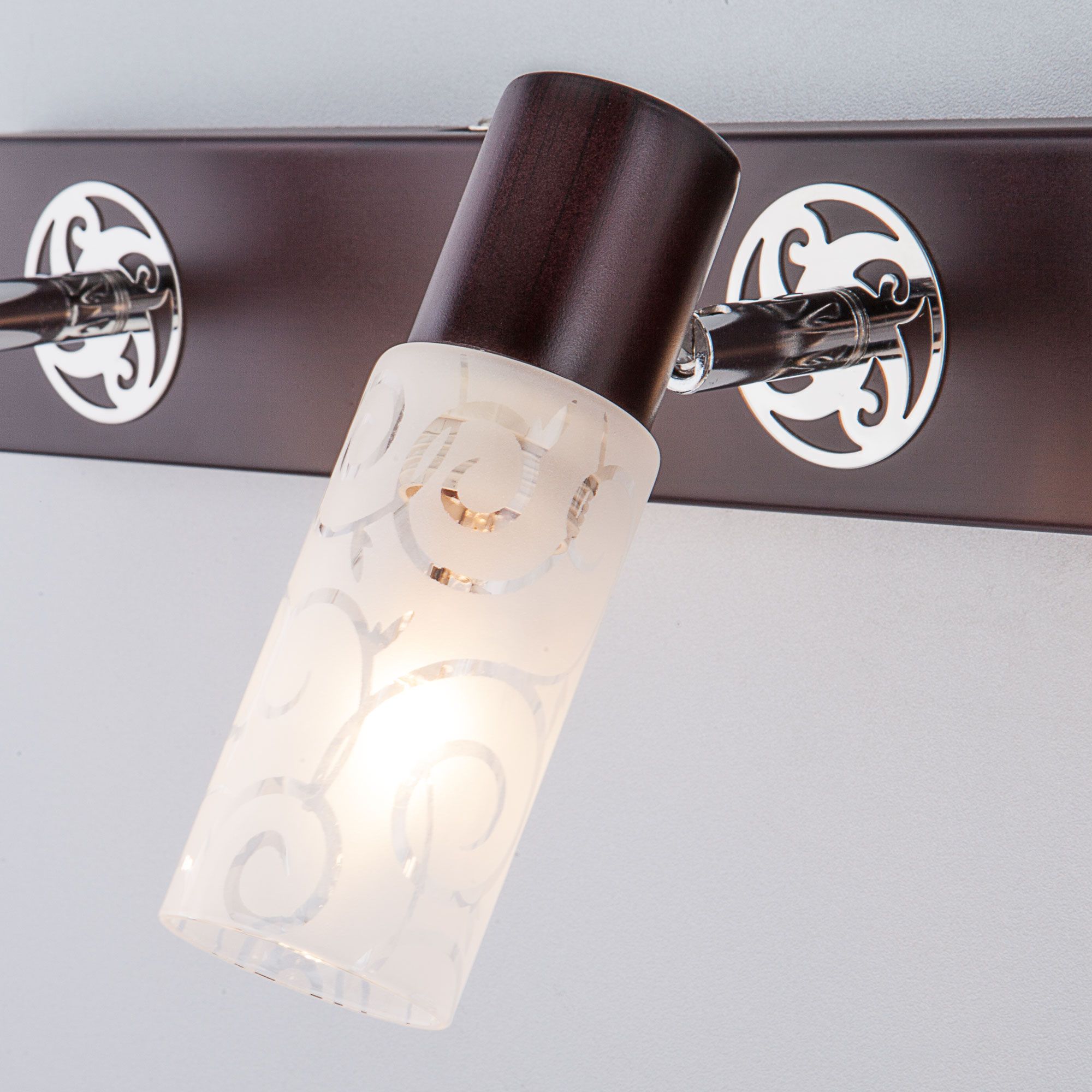 Настенный светильник со стеклянными плафонами Eurosvet Astoria 21130/3 хром / венге. Фото 3