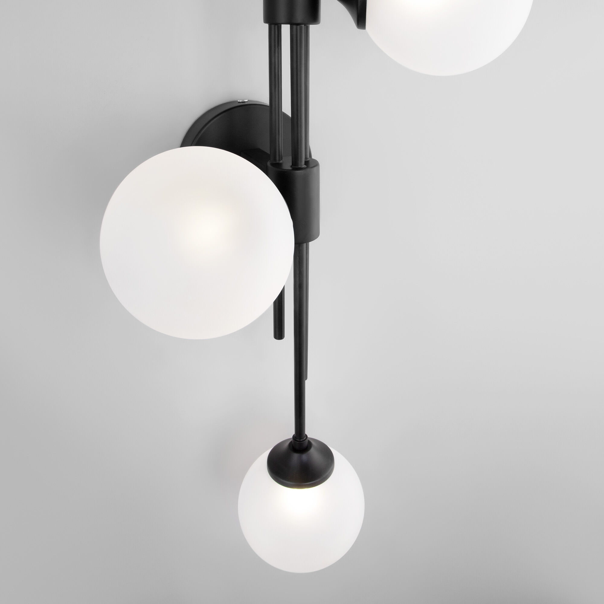 Настенный светильник со стеклянными плафонами Eurosvet Volver 50383/3 черный. Фото 2