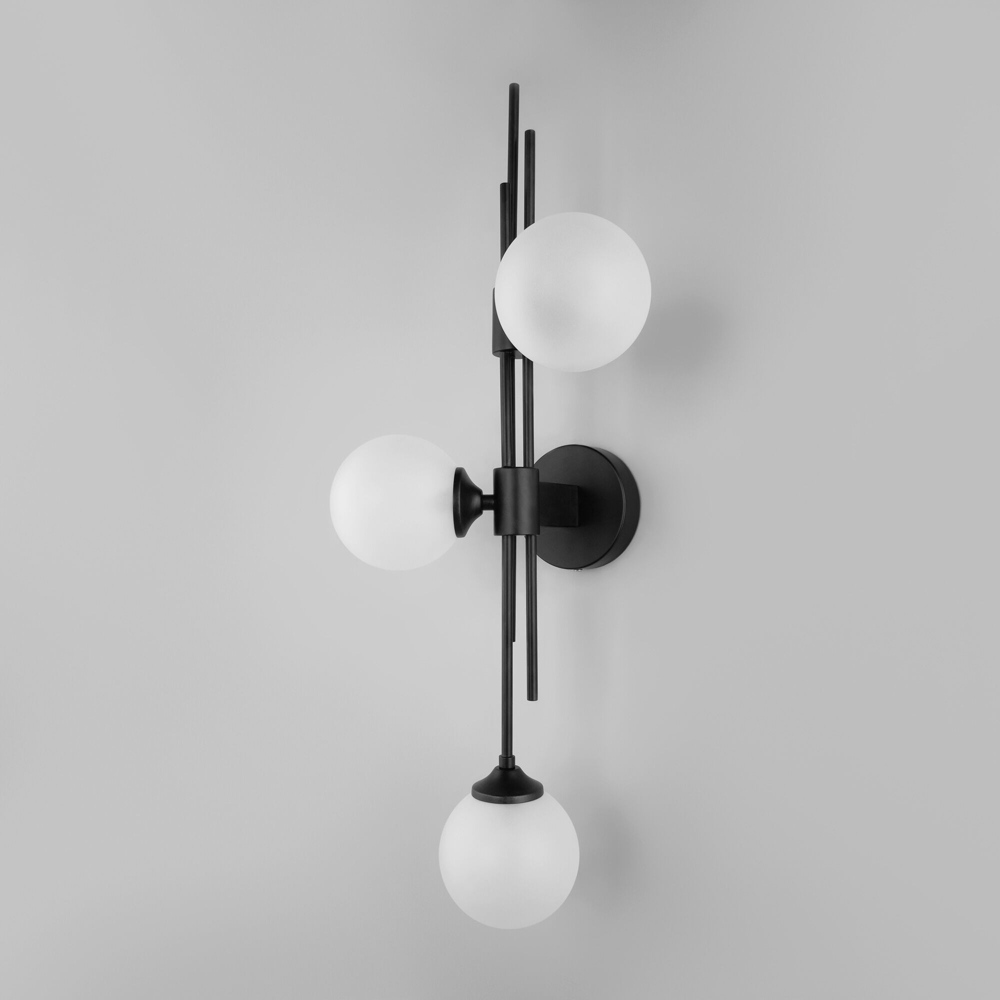 Настенный светильник со стеклянными плафонами Eurosvet Volver 50383/3 черный. Фото 4