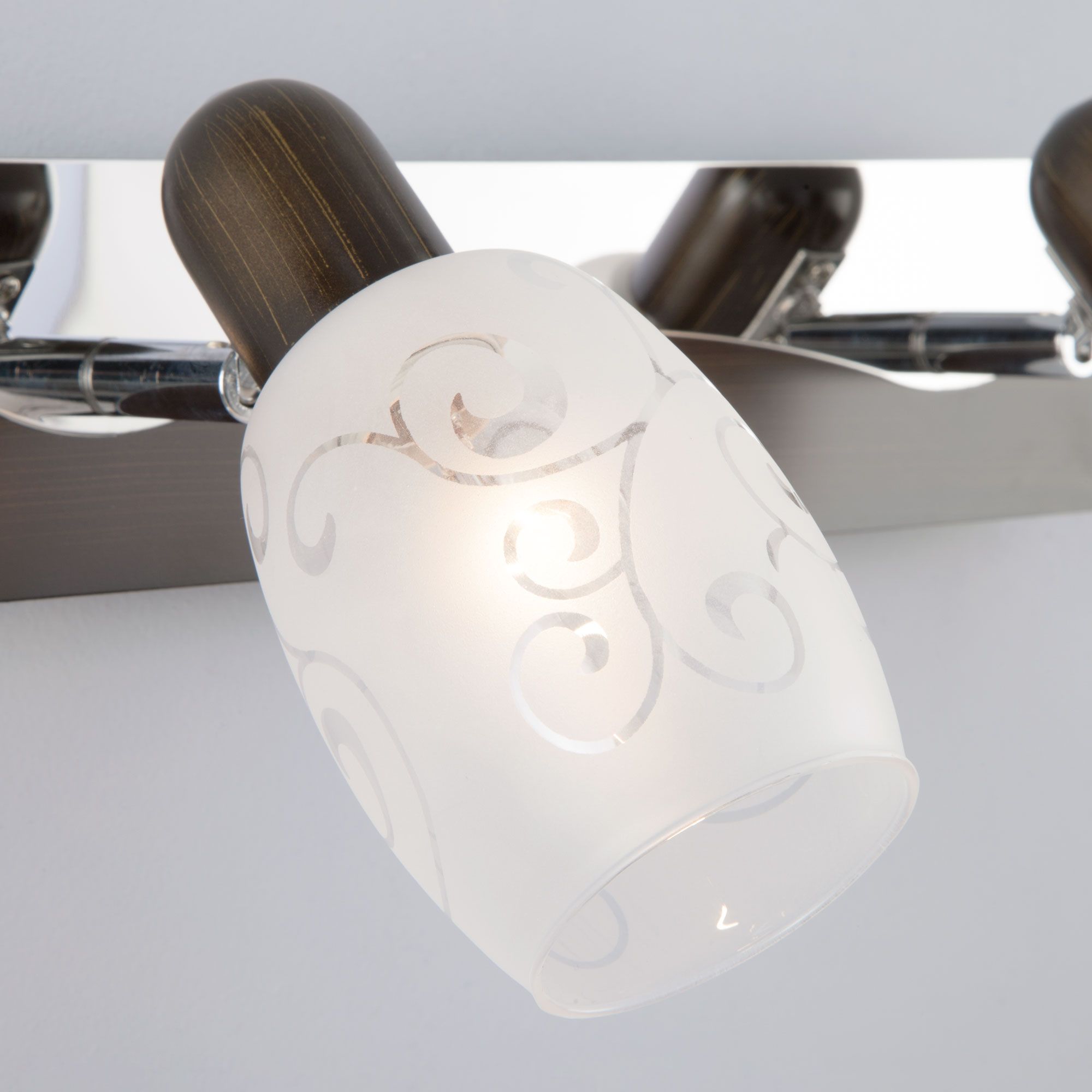 Настенный светильник со стеклянными плафонами Eurosvet Andre 60301/2 хром / венге. Фото 2