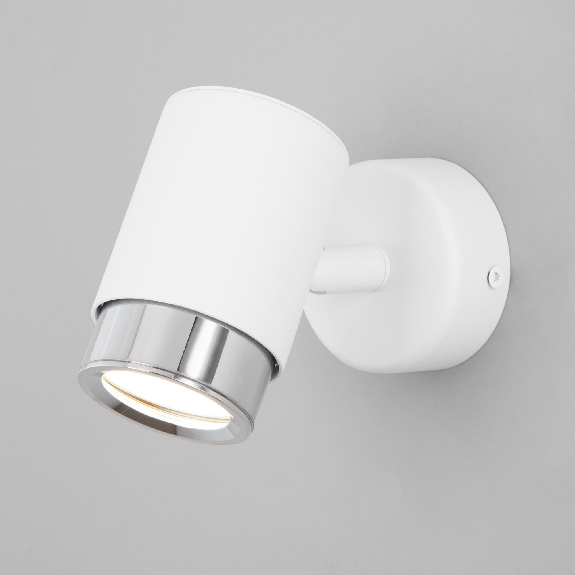 Настенный светильник в стиле лофт Eurosvet Morgan 20124/1 белый/ хром. Фото 1