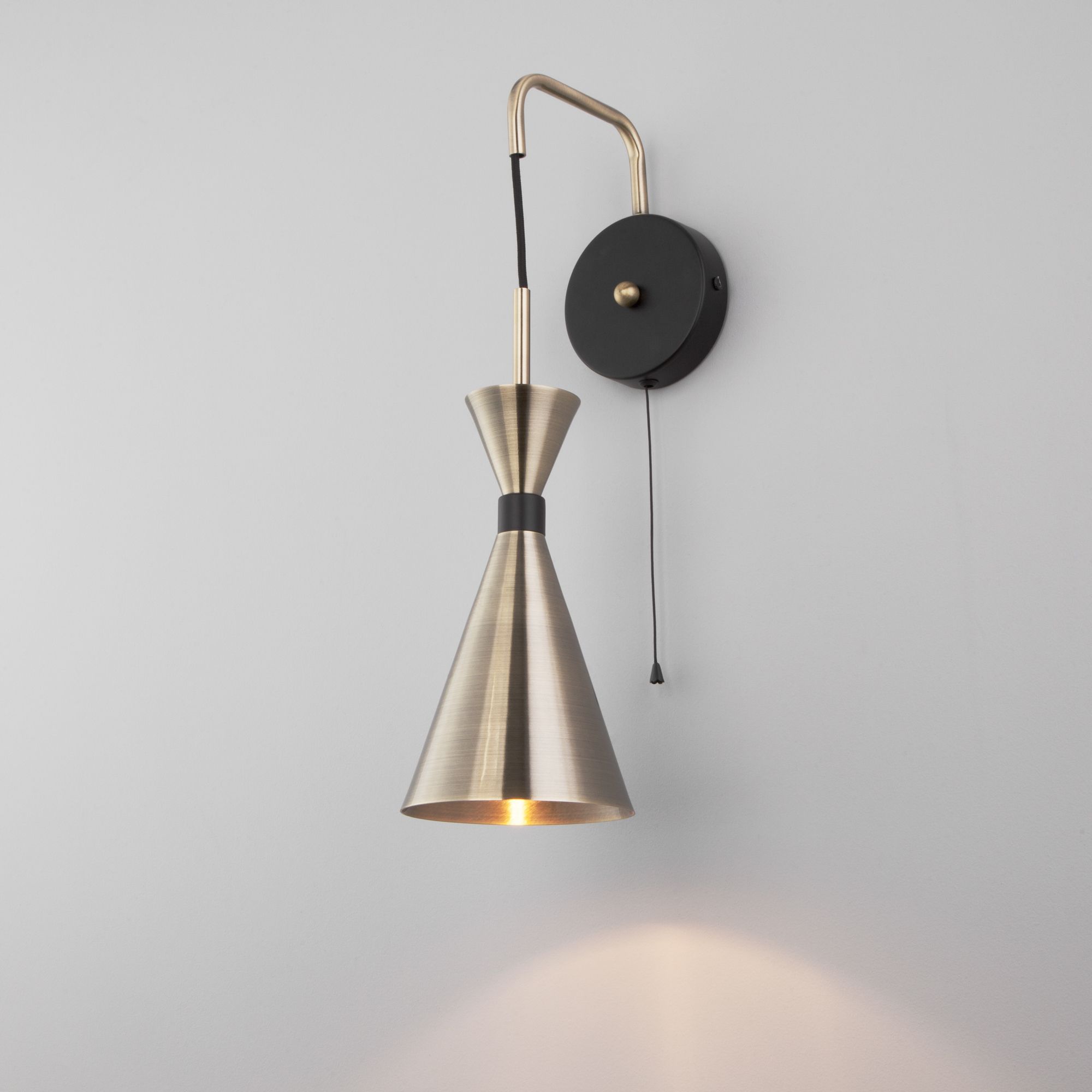 Настенный светильник в стиле лофт Bogate's Glustin 316/1 латунь / черный. Фото 1