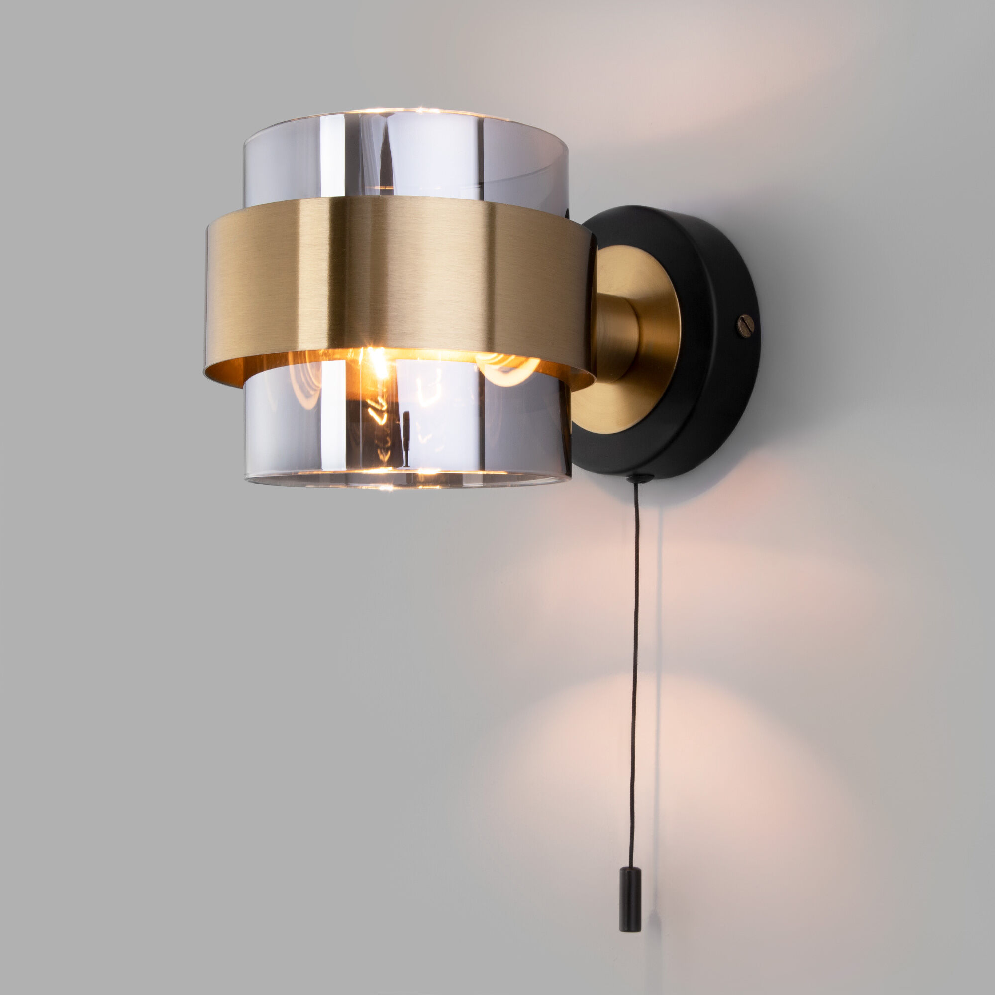 Настенный светильник в стиле лофт Eurosvet Arcada 70127/1 черный/ дымчатый. Фото 1