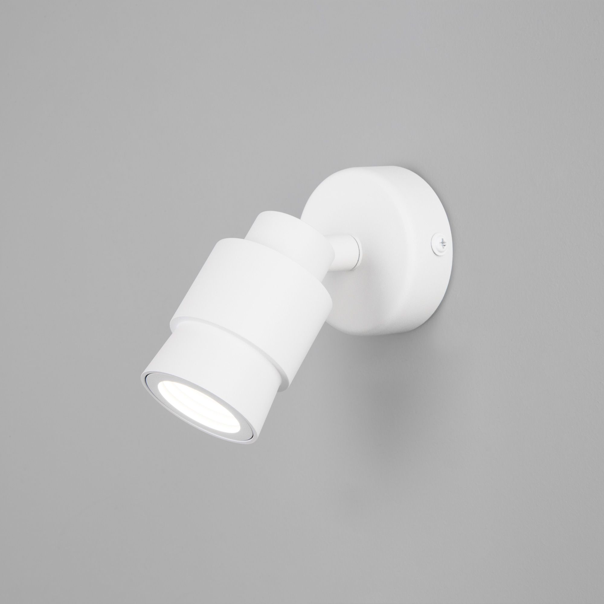 Настенный светодиодный светильник в стиле лофт Eurosvet Plat 20125/1 белый. Фото 1