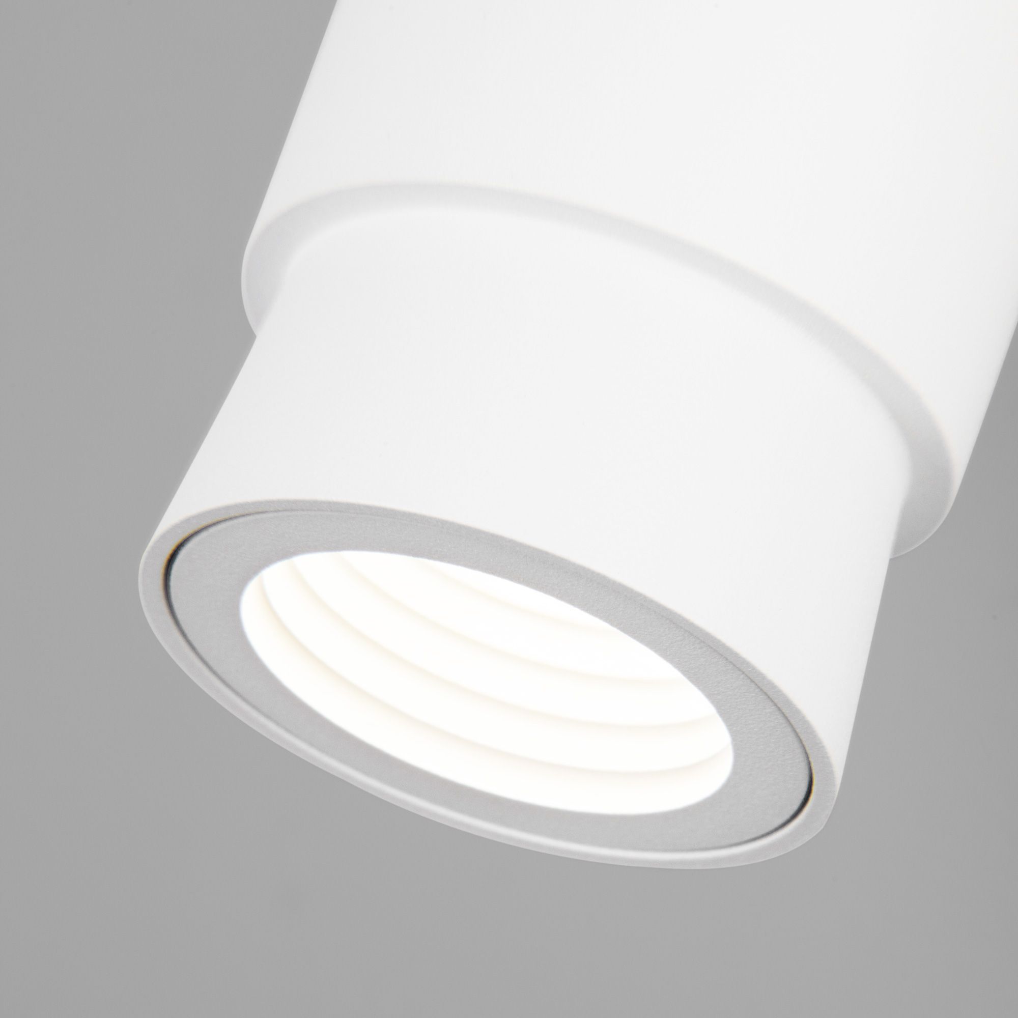Настенный светодиодный светильник в стиле лофт Eurosvet Plat 20125/1 белый. Фото 2