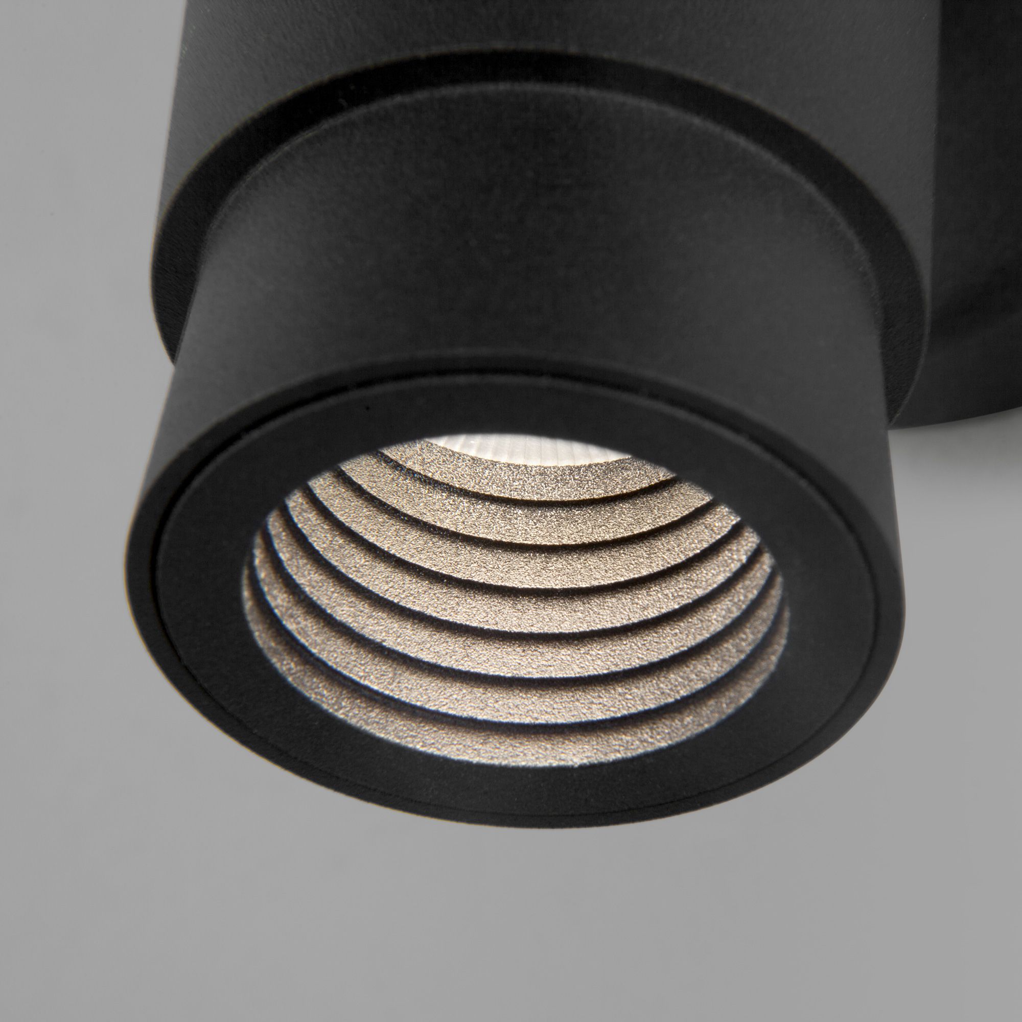 Настенный светодиодный светильник в стиле лофт Eurosvet Plat 20125/1 черный. Фото 5
