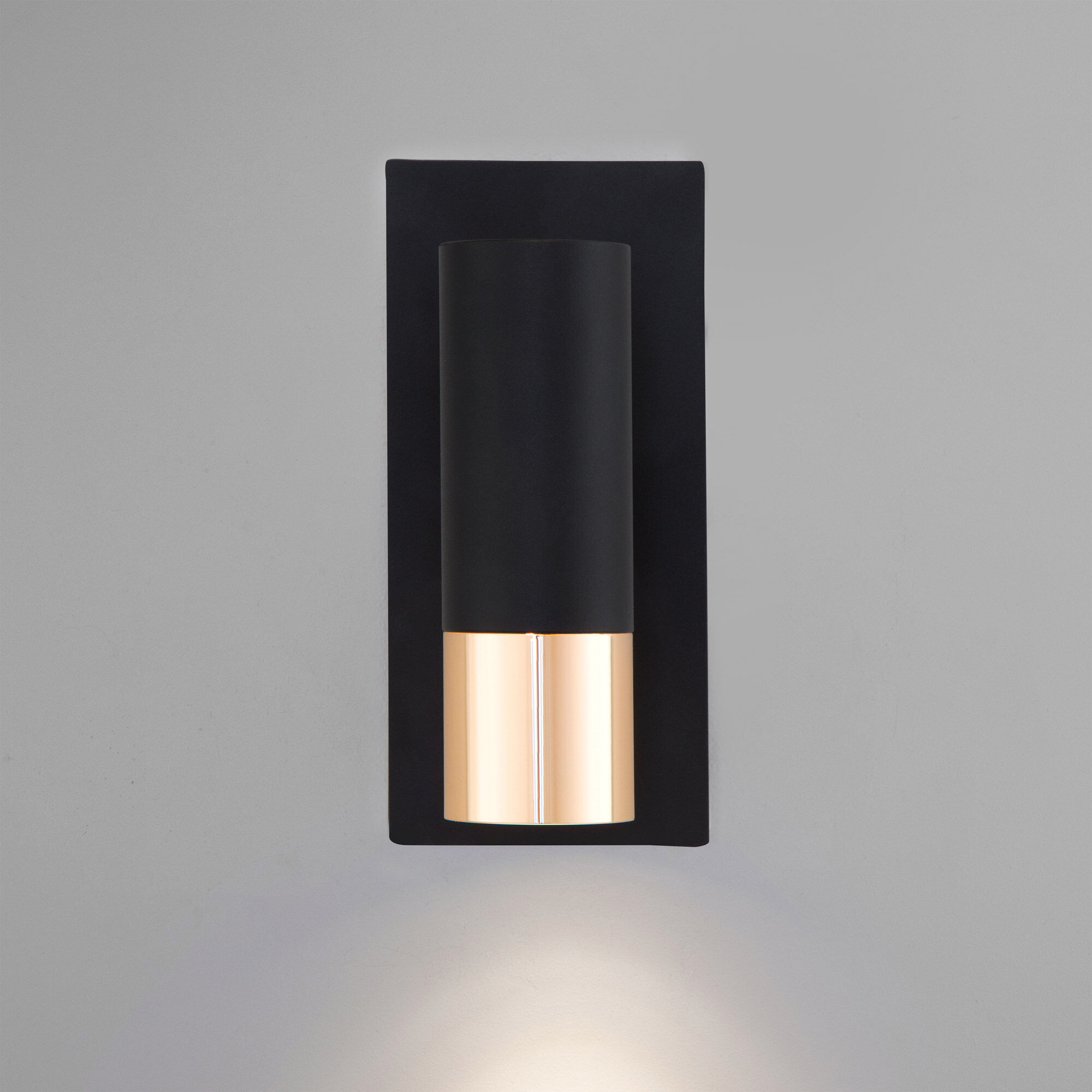 Настенный светодиодный светильник в стиле лофт Eurosvet Cast 20142/1 LED черный/золото. Фото 4