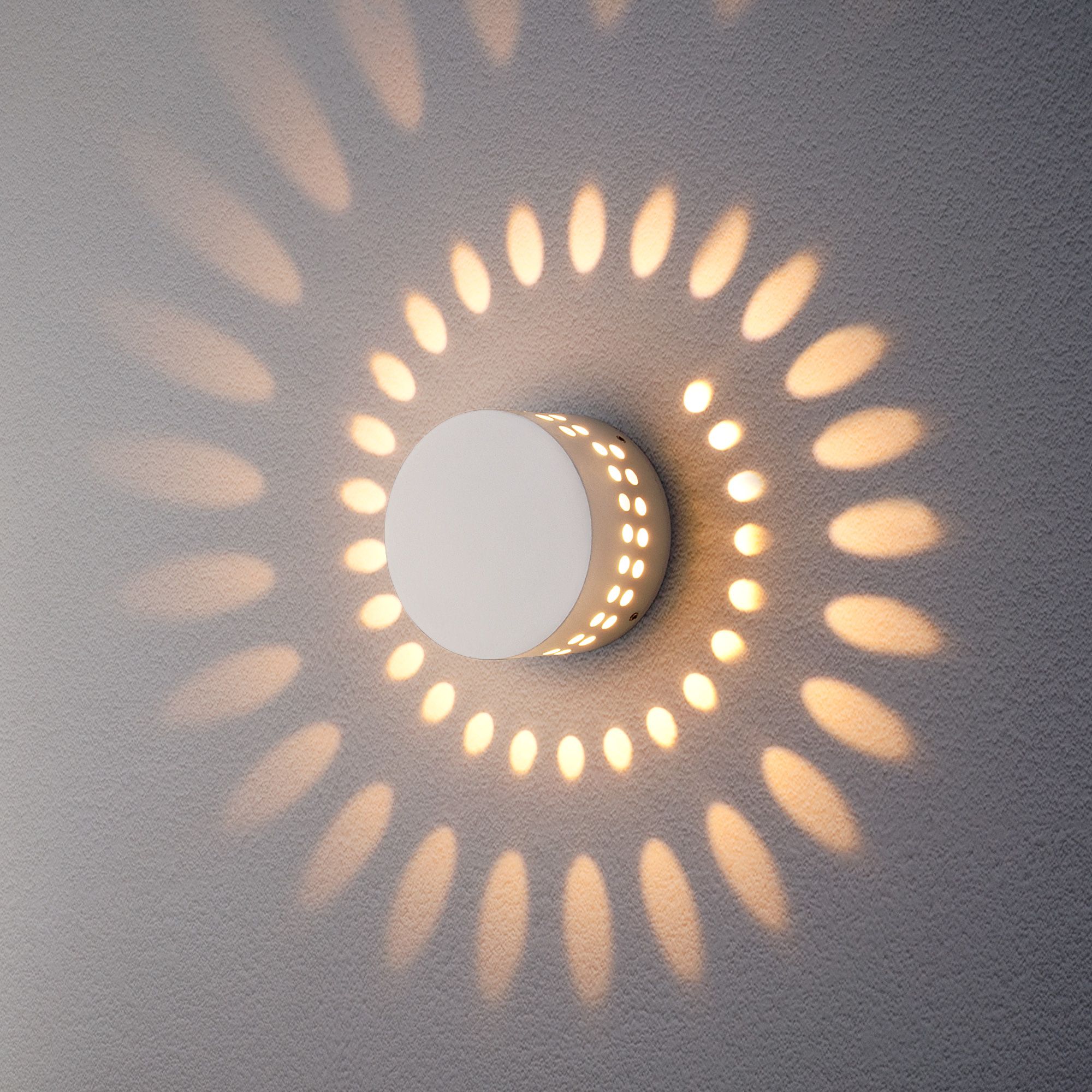 Настенный светодиодный светильник в стиле минимализм Elektrostandard Arkada 1585 TECHNO LED белый. Фото 1