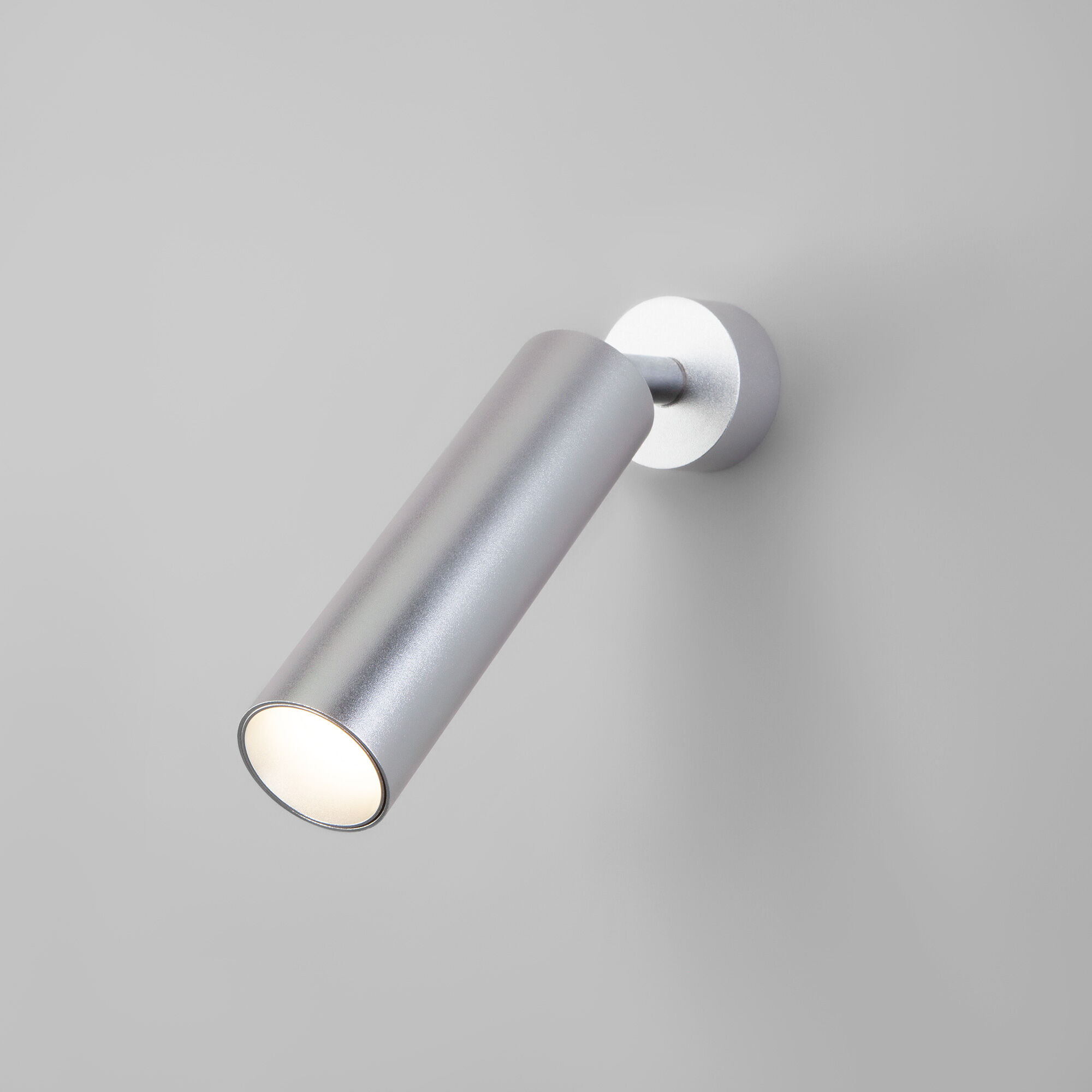 Настенный светодиодный светильник в стиле минимализм Eurosvet Ease 20128/1 LED серебро. Фото 1