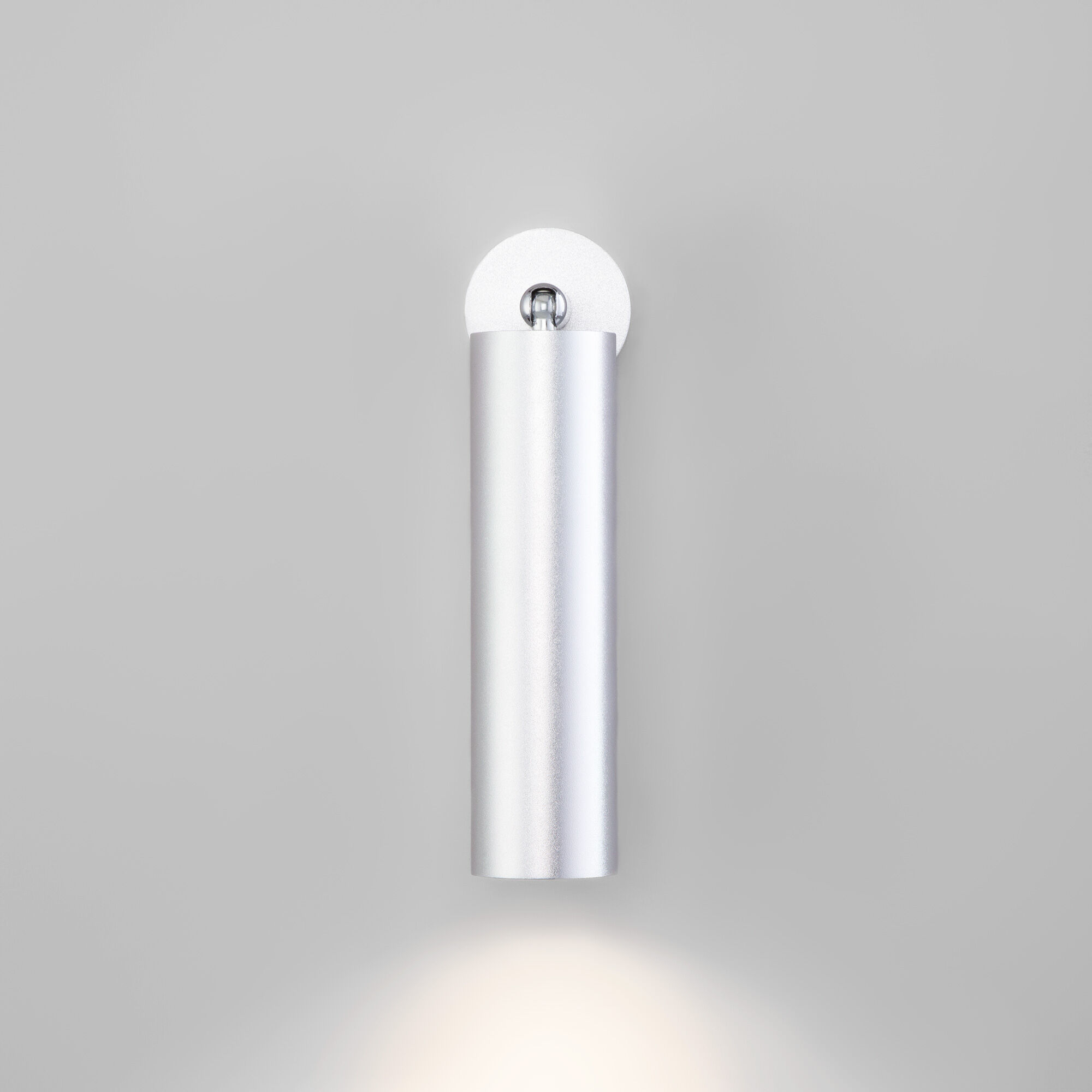 Настенный светодиодный светильник в стиле минимализм Eurosvet Ease 20128/1 LED серебро. Фото 3