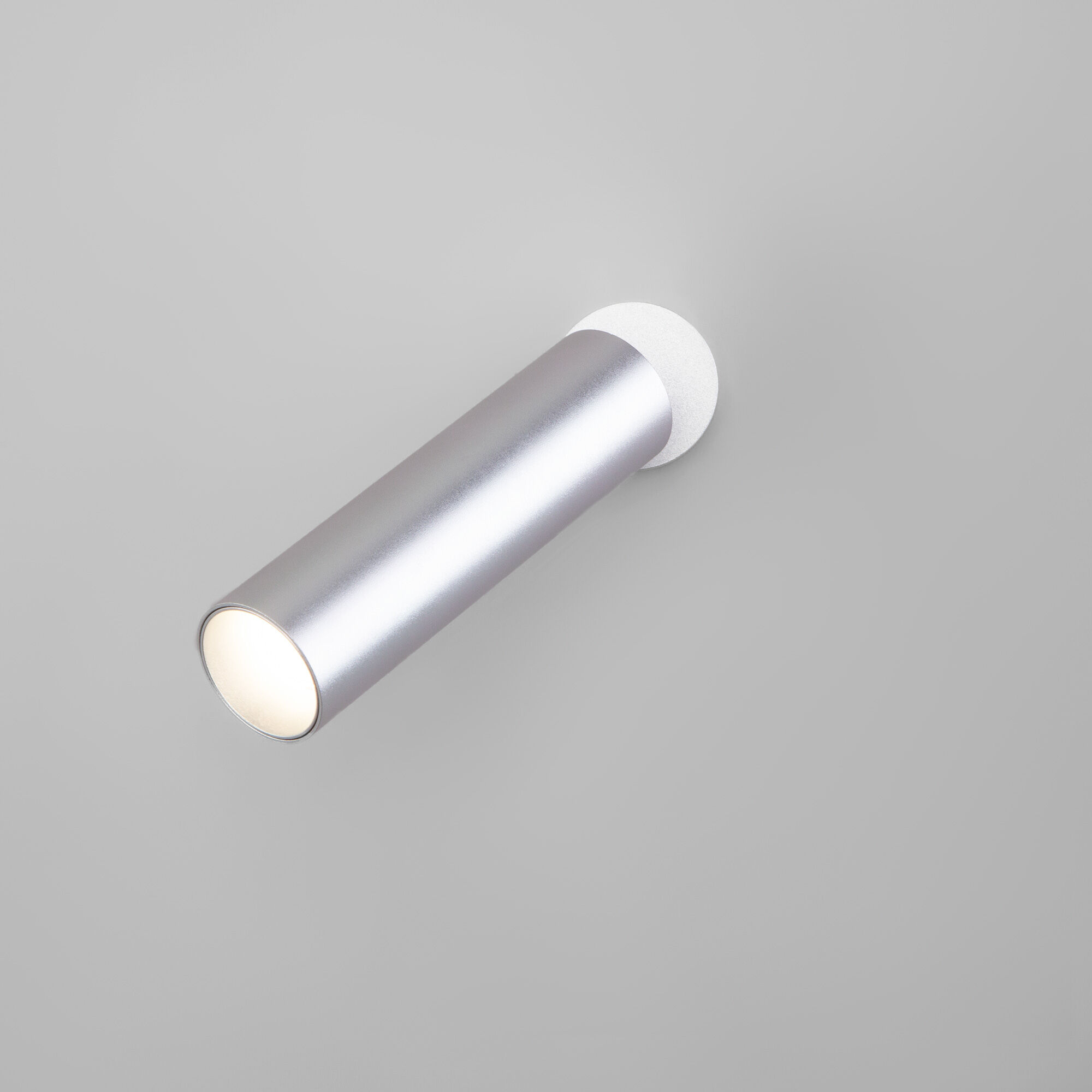 Настенный светодиодный светильник в стиле минимализм Eurosvet Ease 20128/1 LED серебро. Фото 4