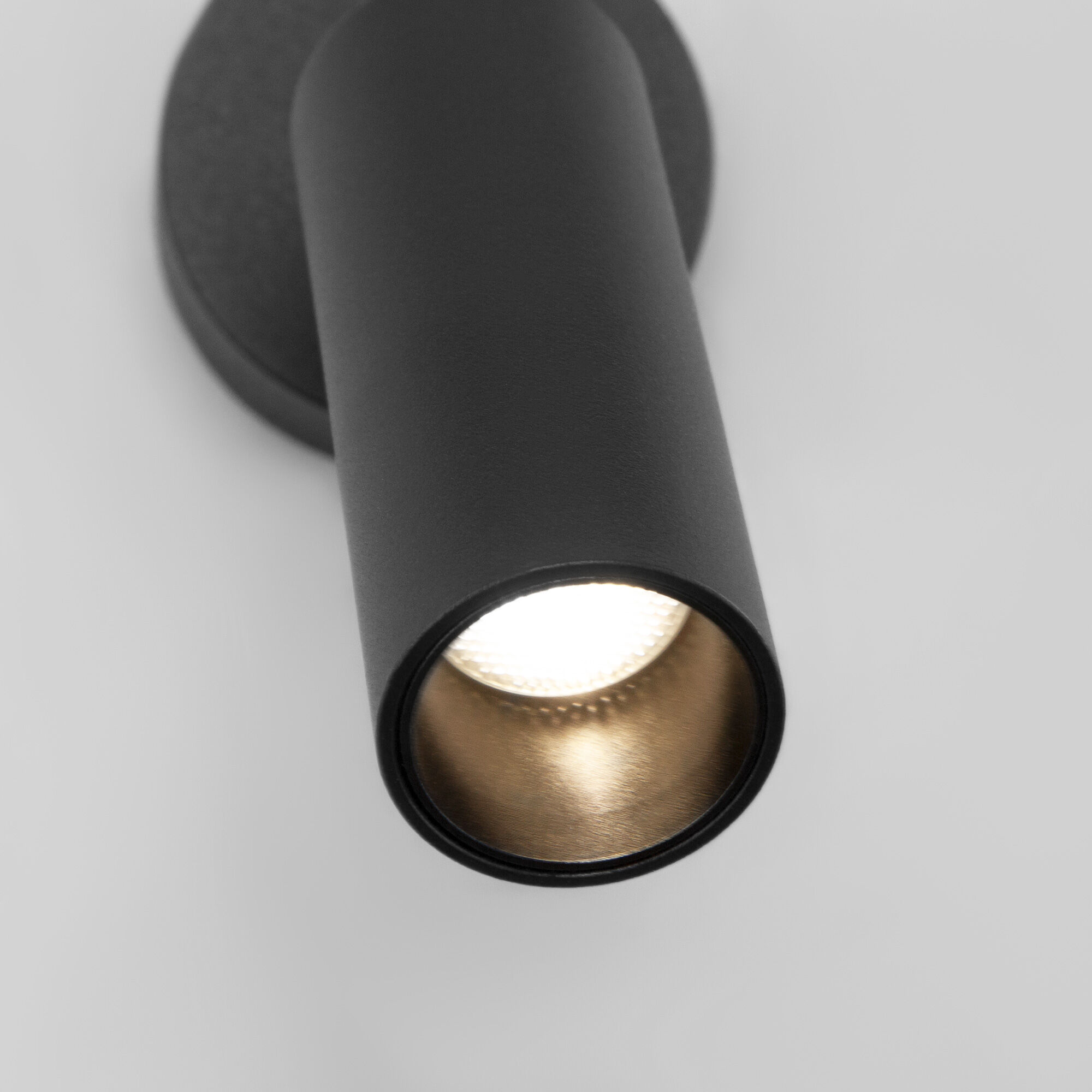 Настенный светодиодный светильник в стиле минимализм Eurosvet Pin 20133/1 LED черный. Фото 2
