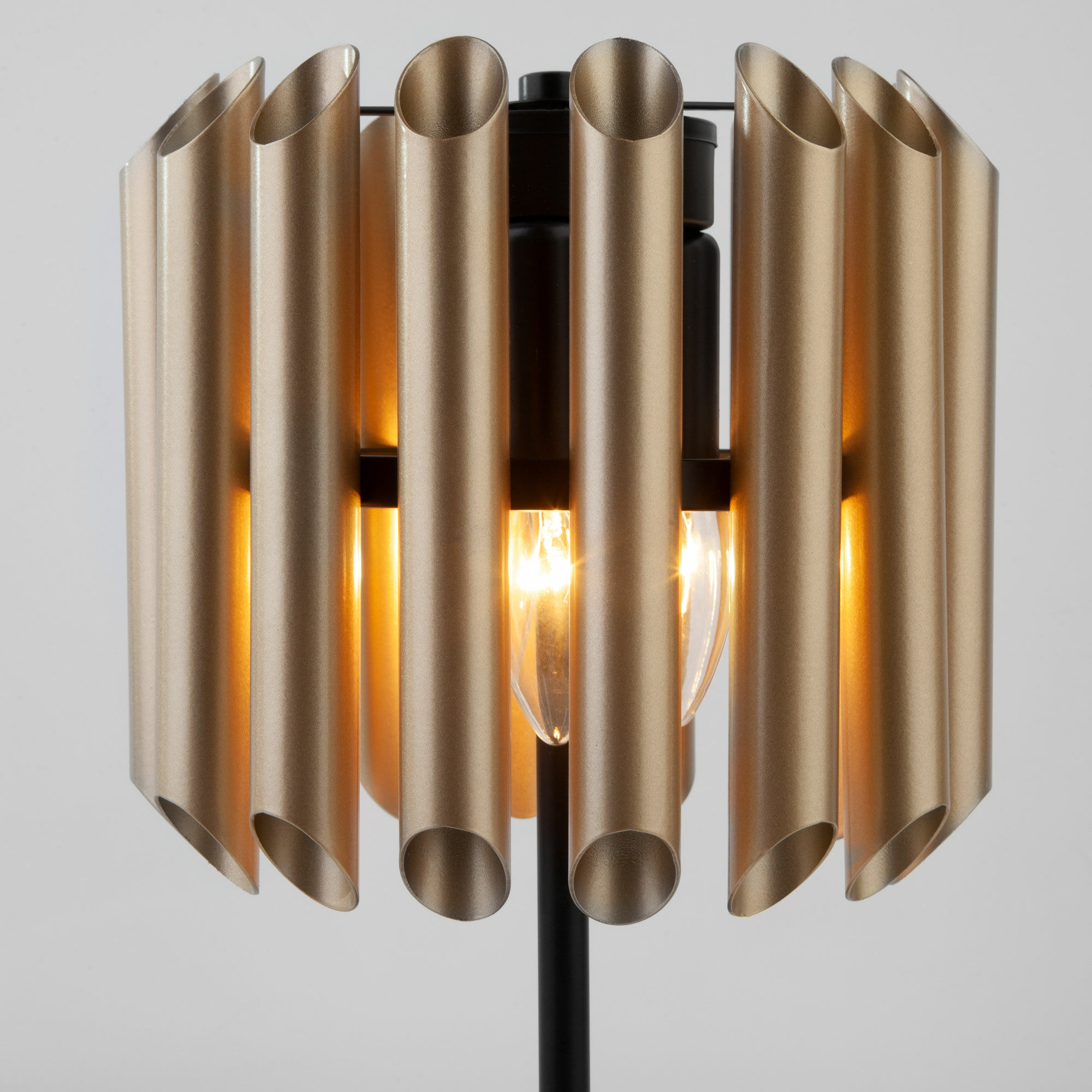 Настольная лампа с металлическим плафоном Bogate's Castellie 01106/3 черный / шампань. Фото 4