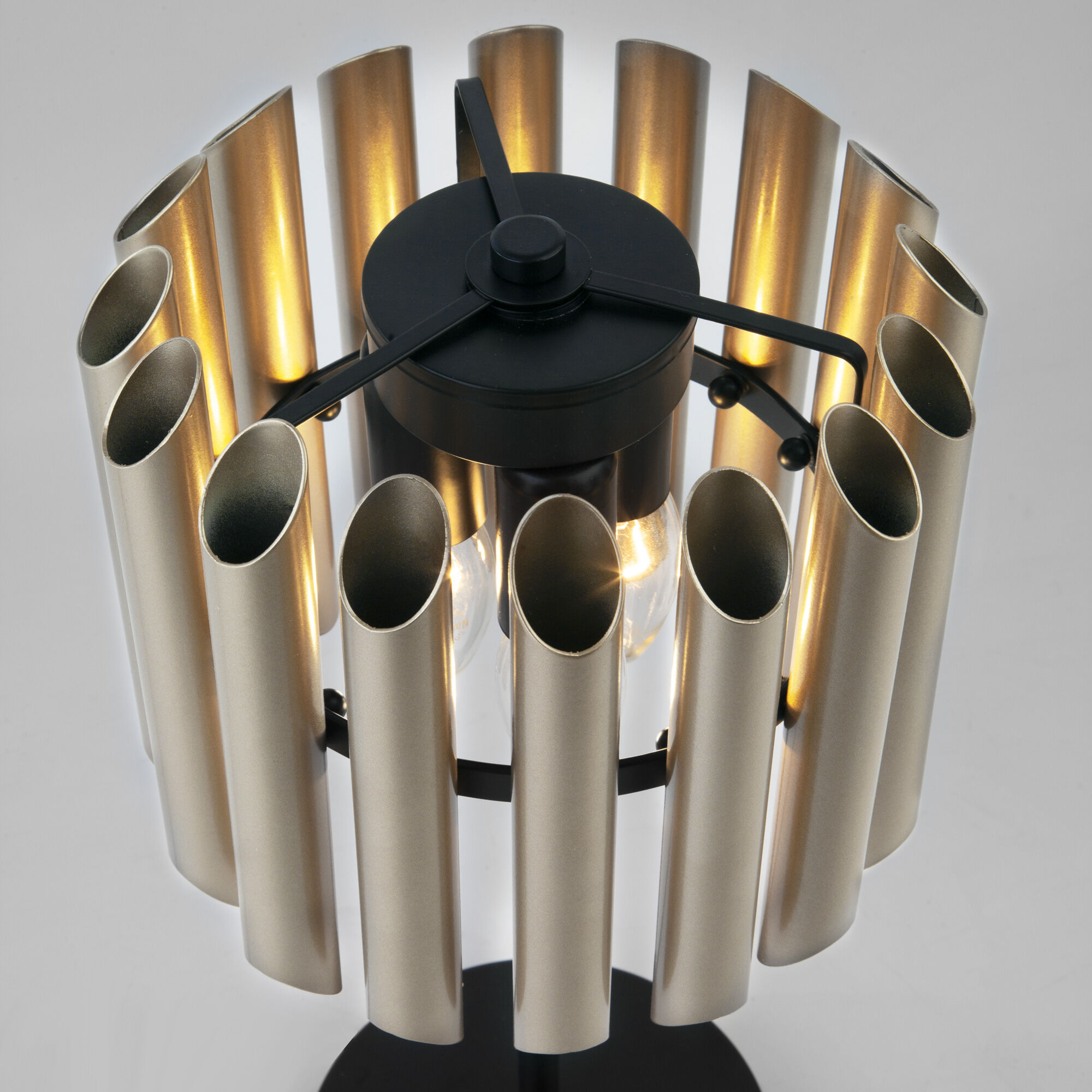 Настольный светильник с металлическим плафоном Bogate's Castellie 01124/3. Фото 2