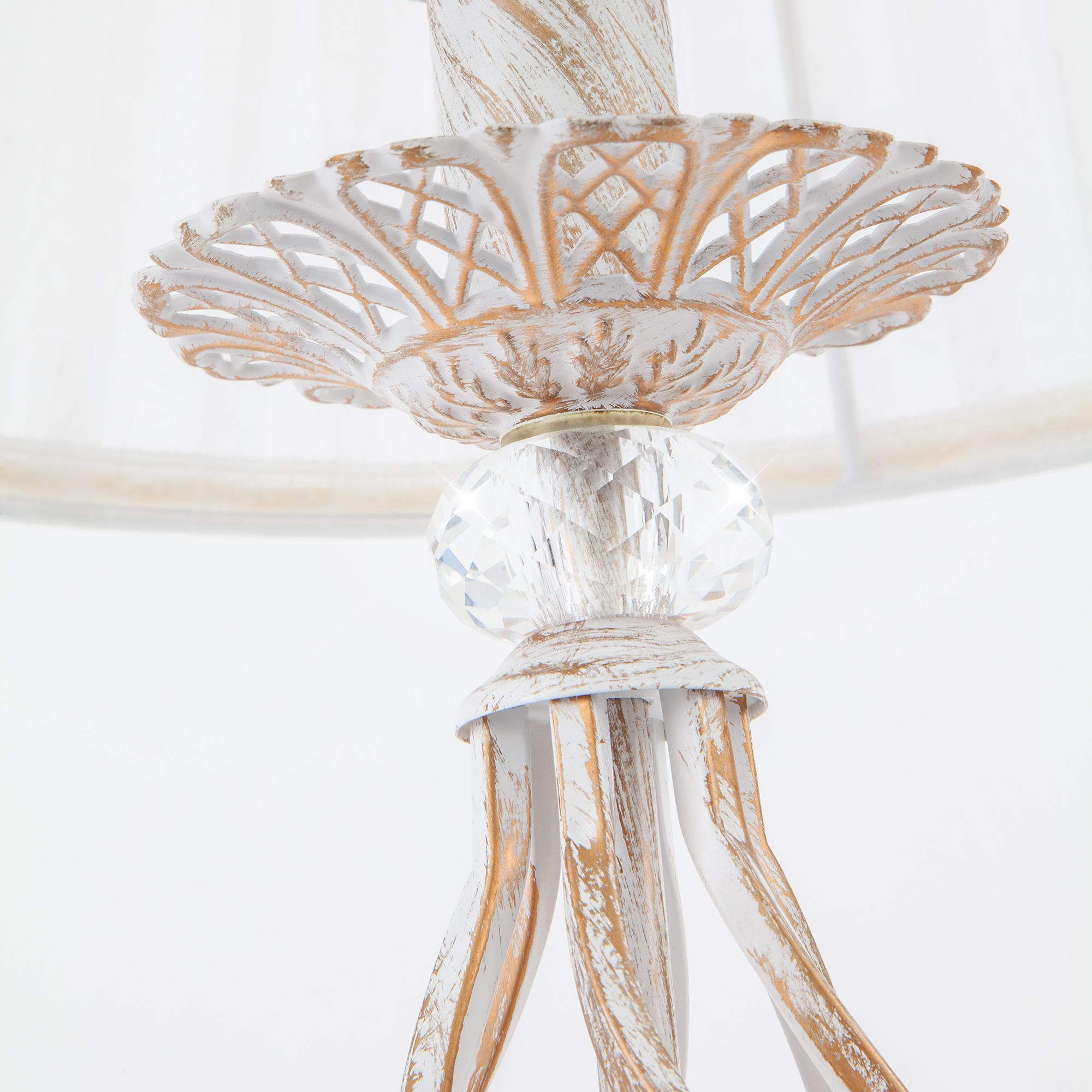 Настольный светильник с тканевым абажуром Eurosvet Selesta 01002/1 белый с золотом. Фото 3