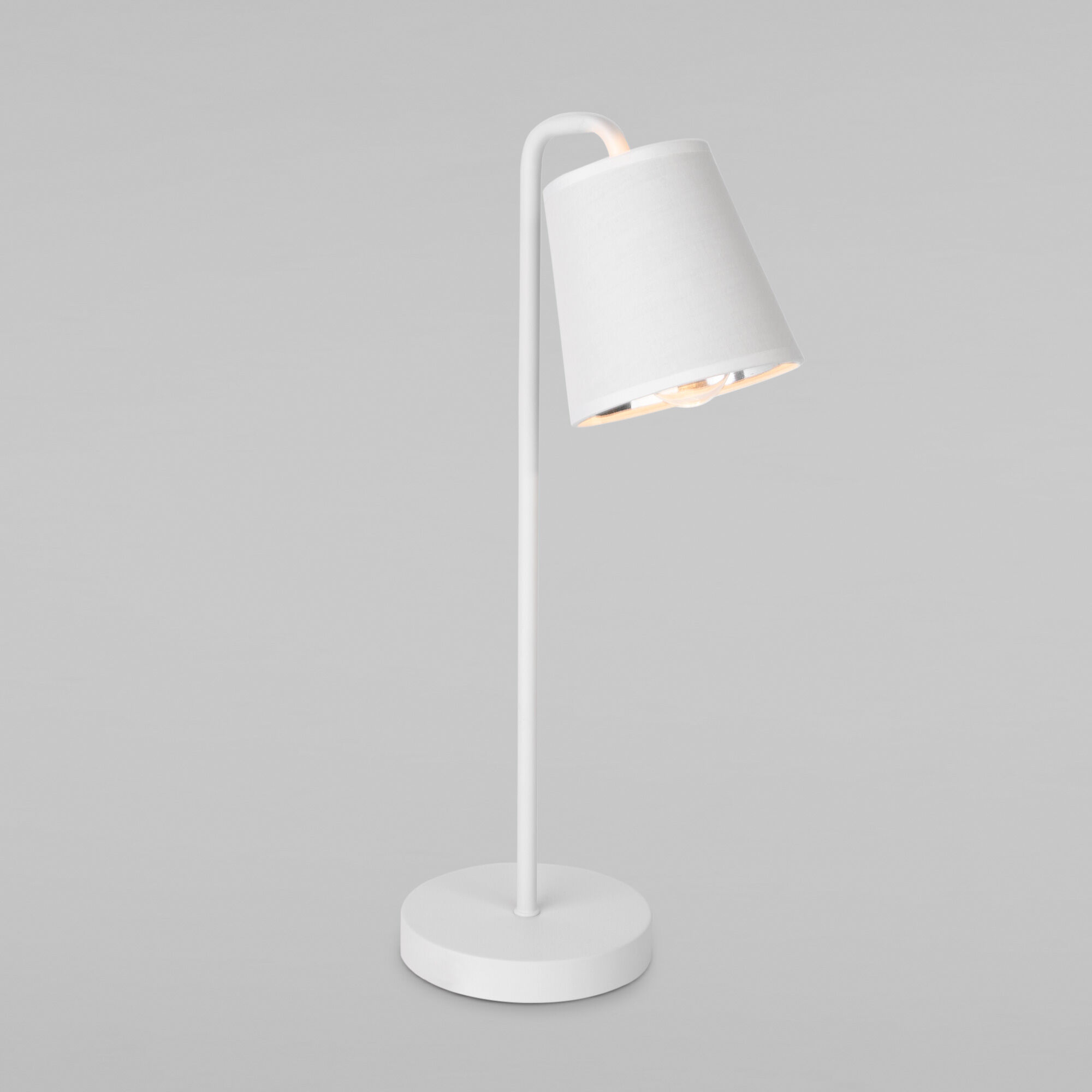 Настольный светильник с тканевым абажуром Eurosvet Montero 01134/1 белый. Фото 1