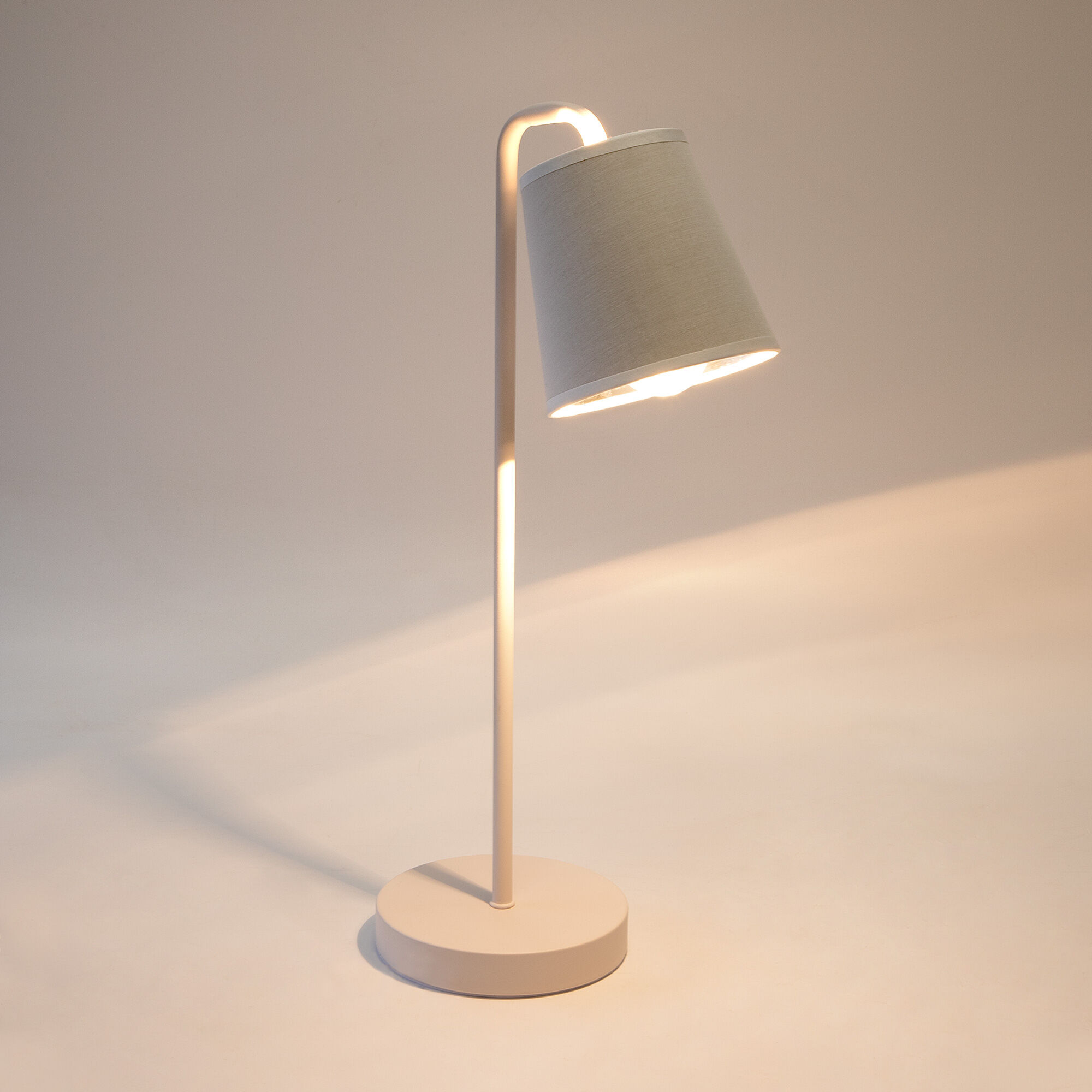 Настольный светильник с тканевым абажуром Eurosvet Montero 01134/1 белый. Фото 3