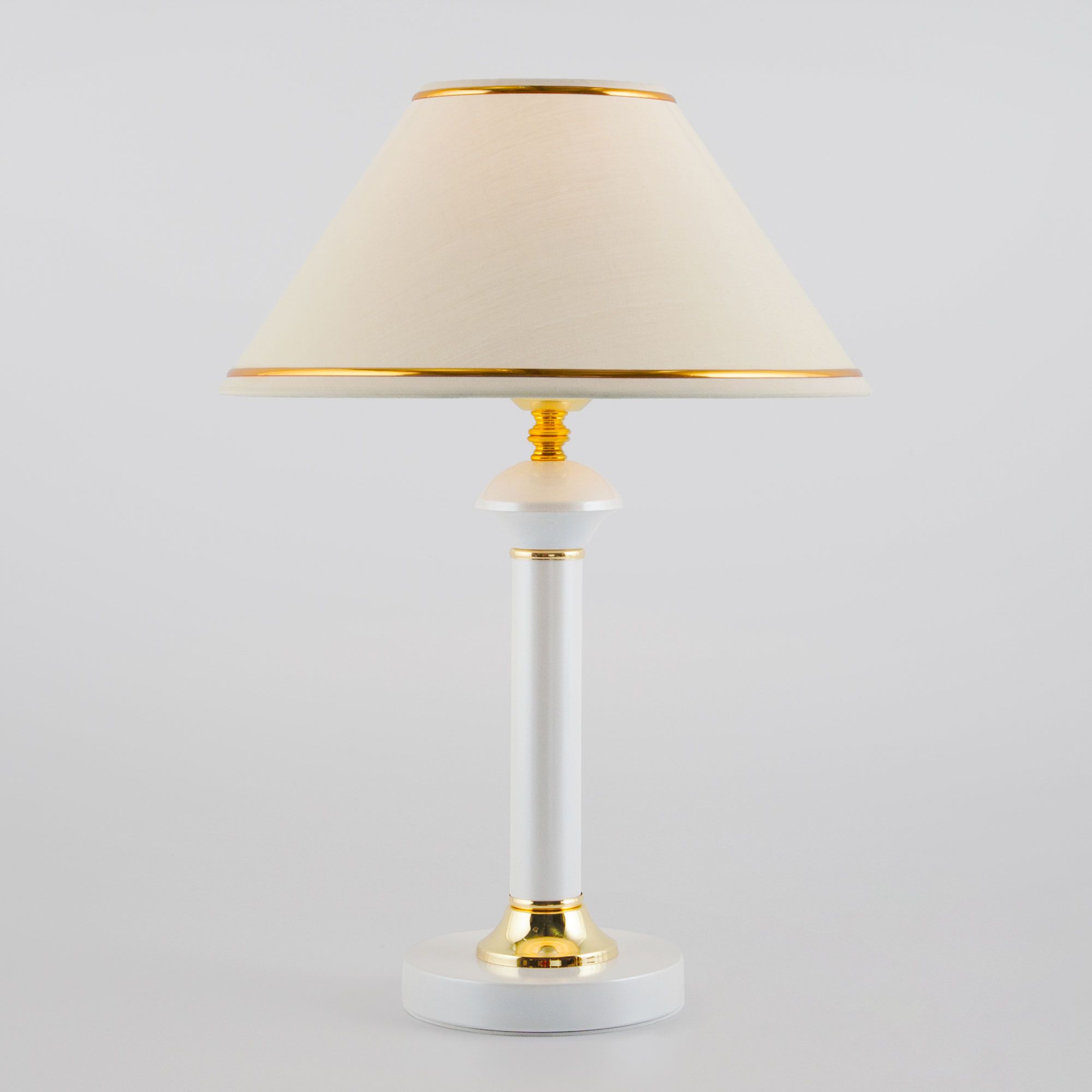Настольный светильник с тканевым абажуром Eurosvet Lorenzo 60019/1 глянцевый белый. Фото 1