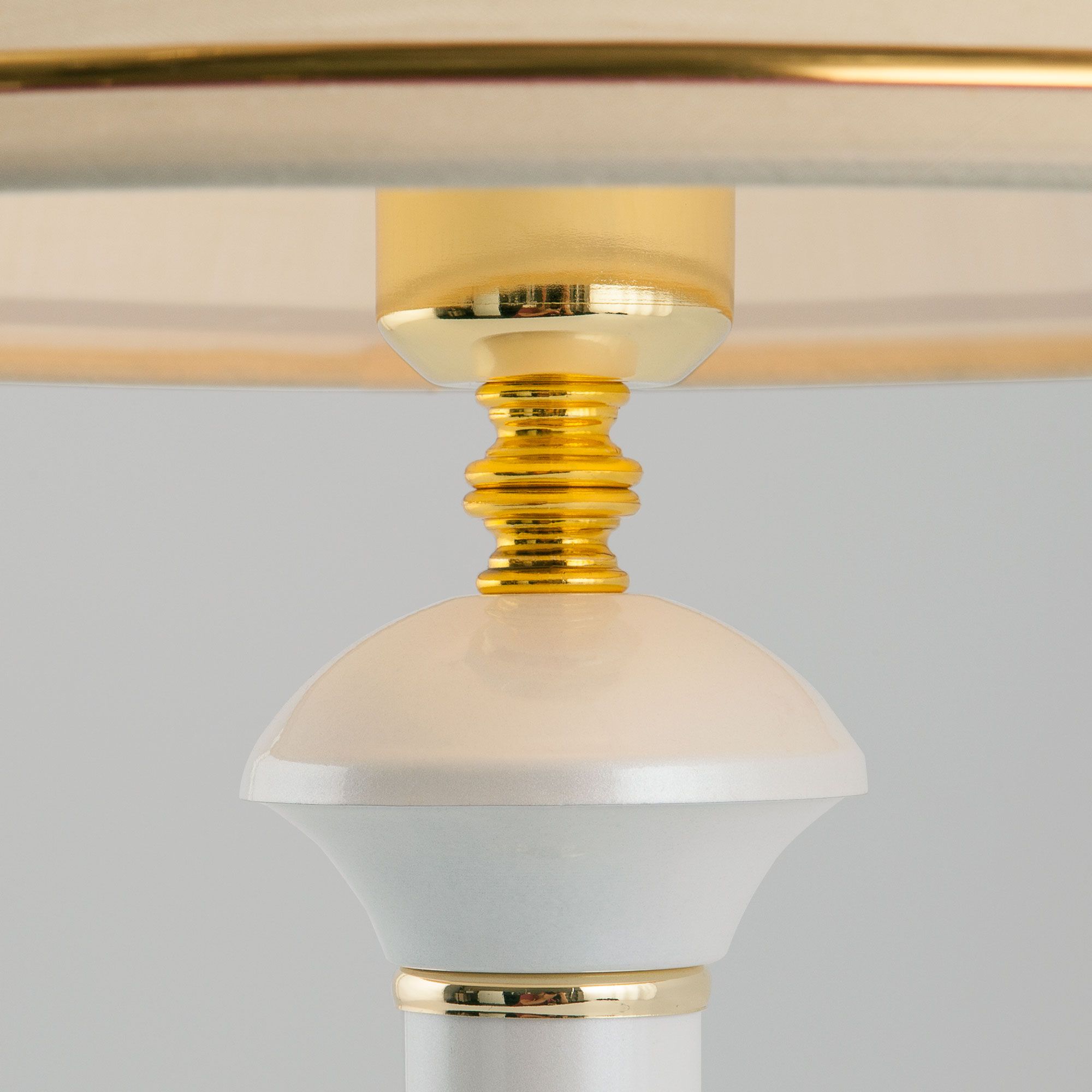 Настольный светильник с тканевым абажуром Eurosvet Lorenzo 60019/1 глянцевый белый. Фото 3