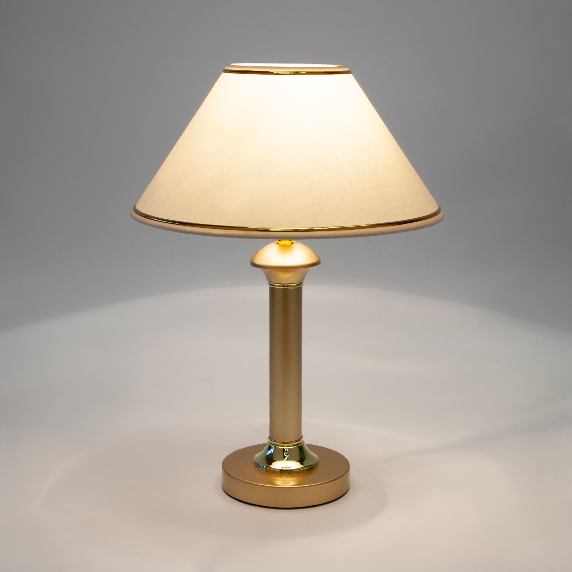 Настольный светильник с тканевым абажуром Eurosvet Lorenzo 60019/1 золото. Фото 3