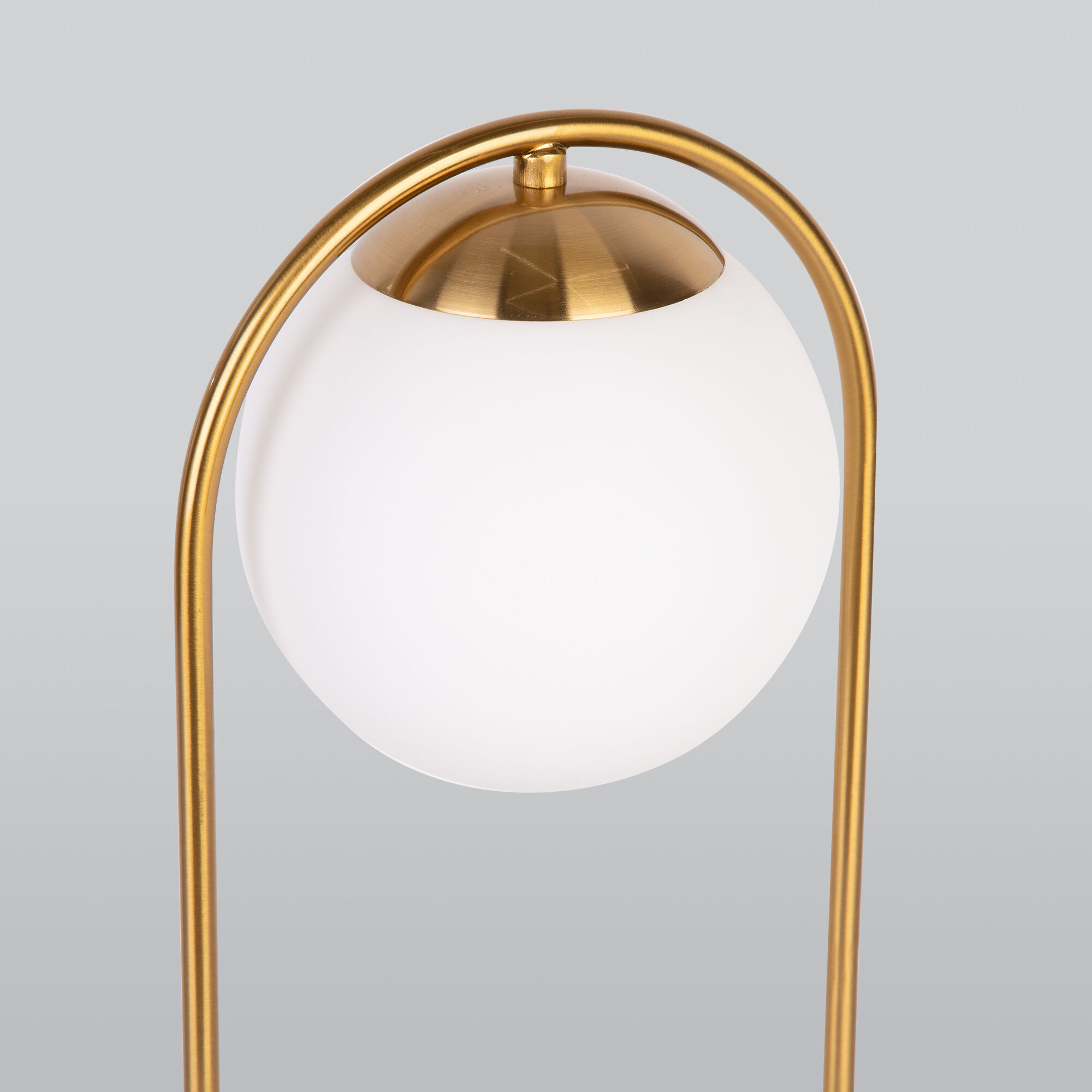 Настольный светильник со стеклянным плафоном Eurosvet Ringo 01138/1 золото. Фото 2