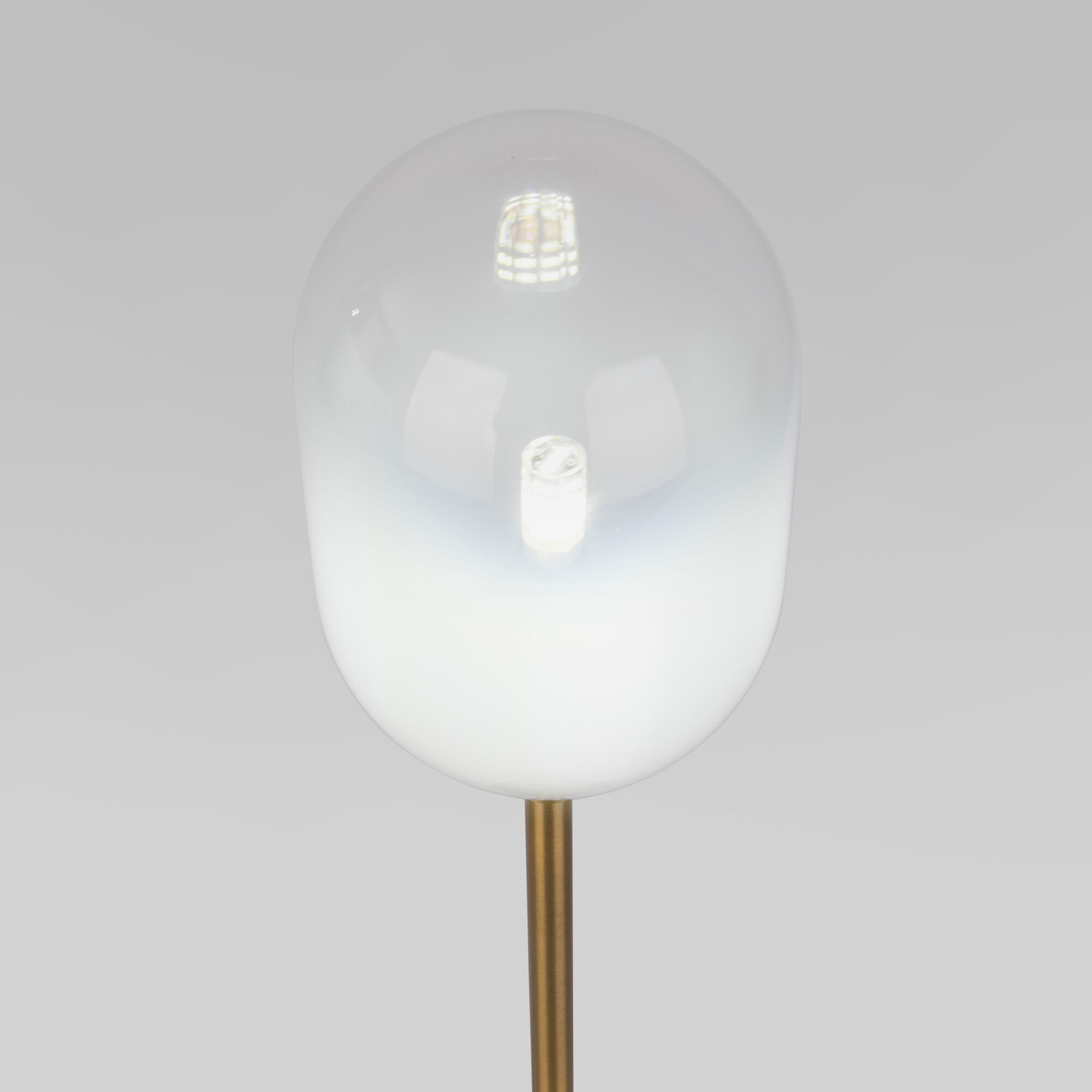Настольный светильник со стеклянным плафоном Eurosvet Loona 01161/1 латунь. Фото 3
