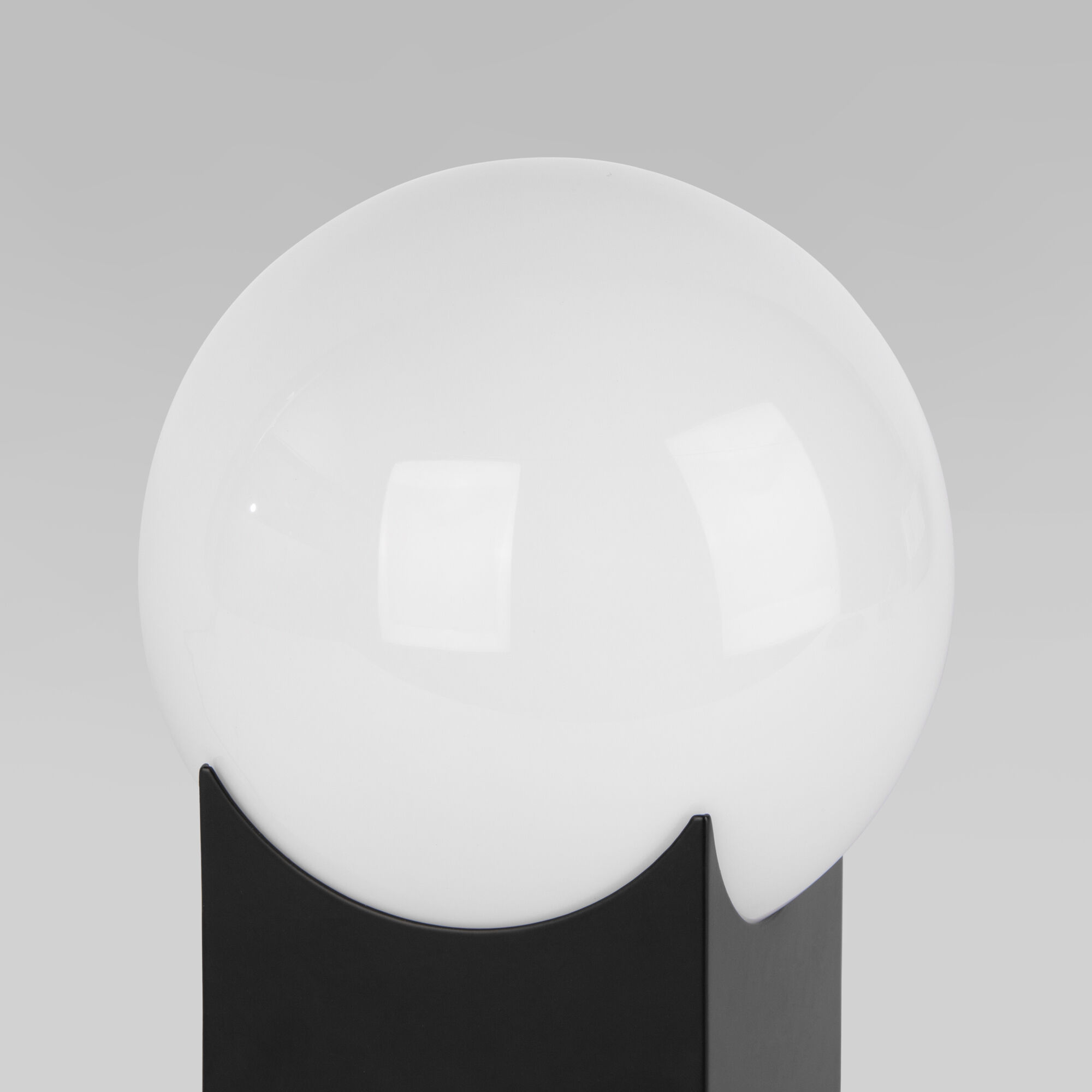 Настольный светильник со стеклянным плафоном Eurosvet Pax 01167/1 черный. Фото 2