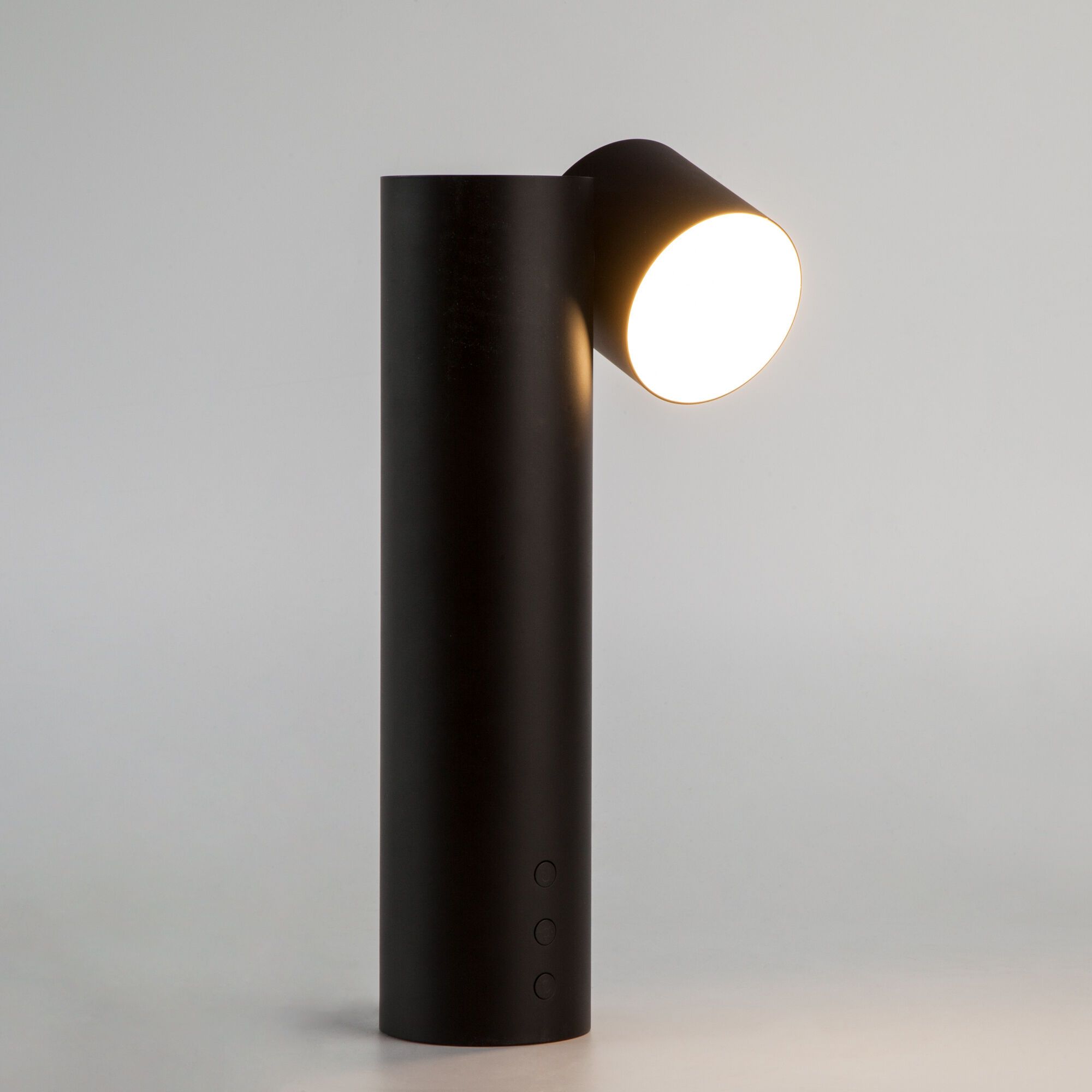Настольный светодиодный светильник с регулировкой цветовой температуры и яркости Eurosvet Premier 80425/1 черный. Фото 1