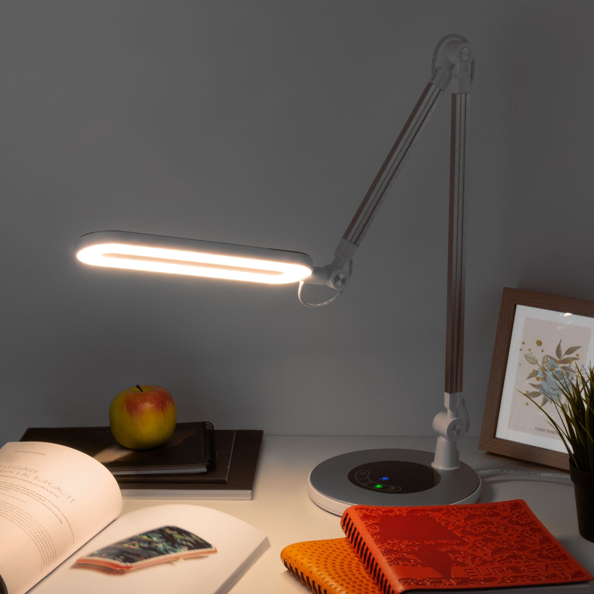 Настольный светодиодный светильник с сенсорным управлением и регулировкой цветовой температуры Eurosvet Modern 80420/1 серебристый. Фото 5