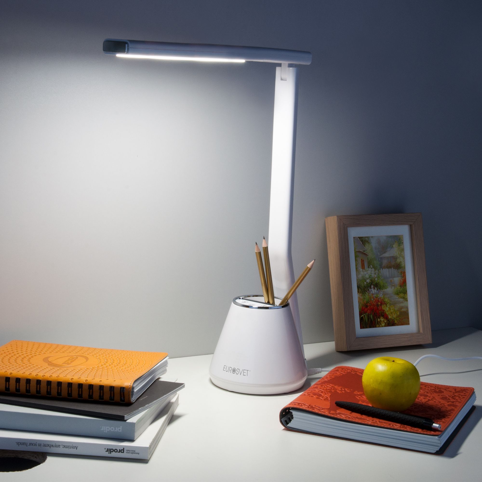 Настольный светодиодный светильник с сенсорным управлением и регулировкой цветовой температуры Eurosvet Office 80421/1 белый. Фото 4