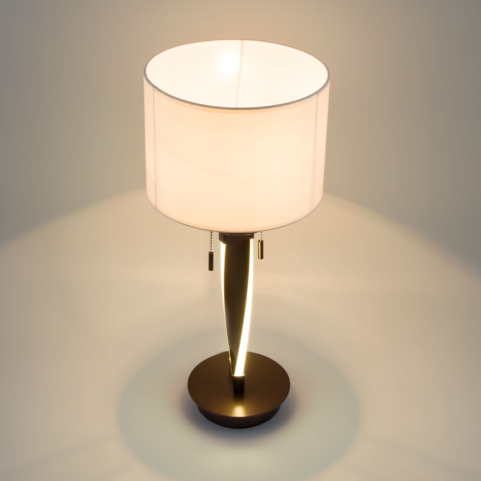 Настольный светодиодный светильник с тканевым абажуром Bogate's Titan 991 белый / коричневый. Фото 3