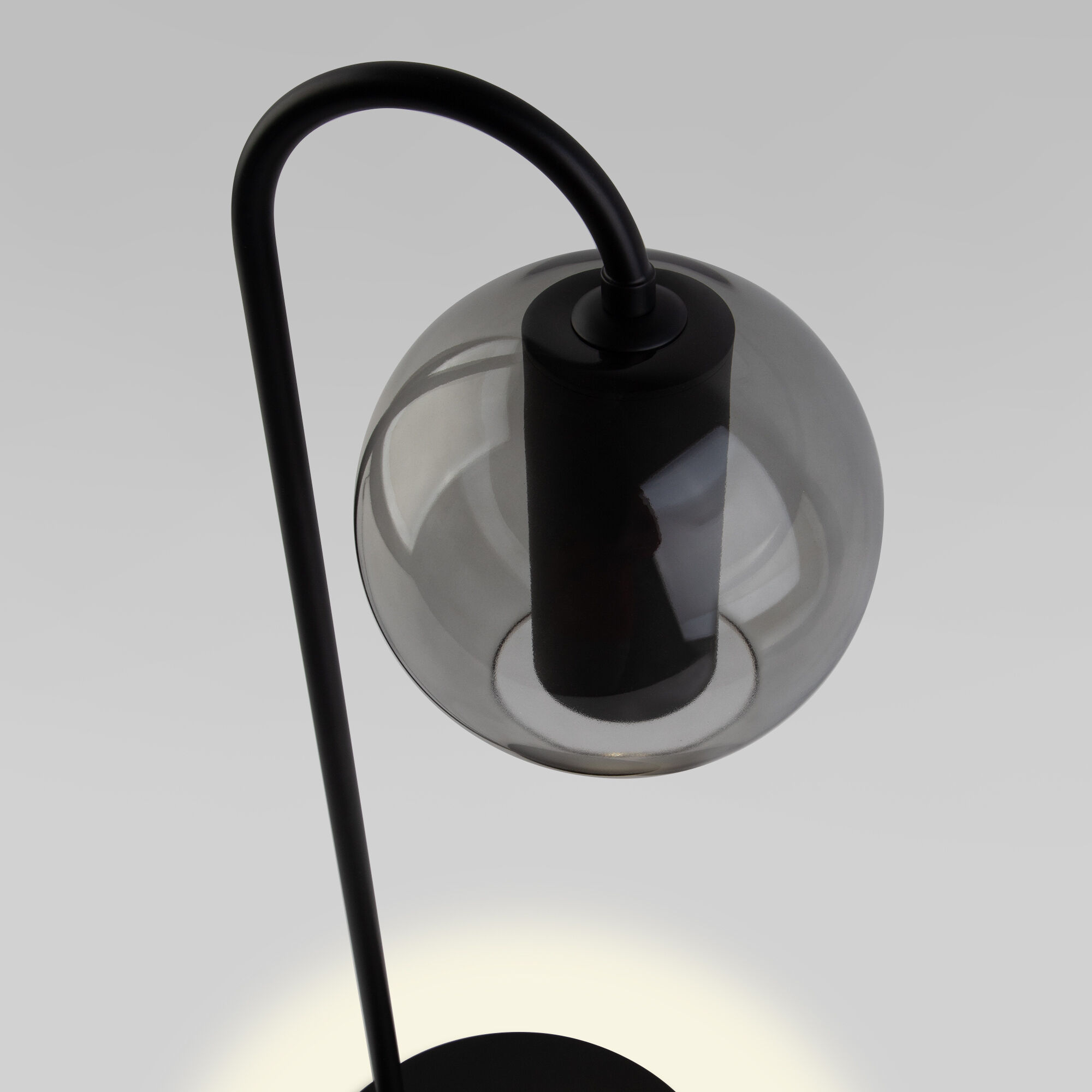 Настольный светодиодный светильник со стеклянным плафоном Eurosvet Cobble 80508/1 дымчатый. Фото 2
