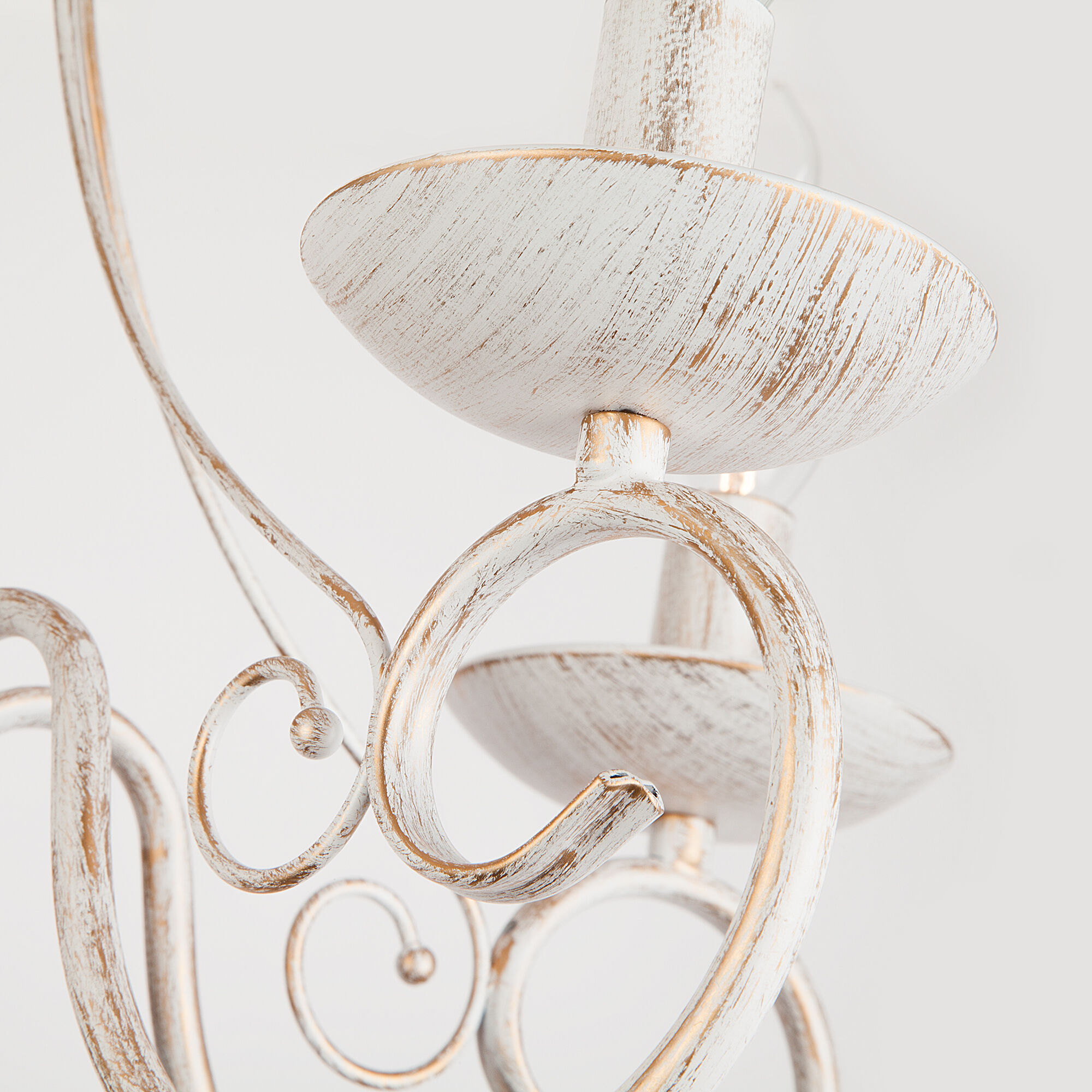 Подвесная люстра в классическом стиле Eurosvet Provence 22404/5 белый с золотом. Фото 2