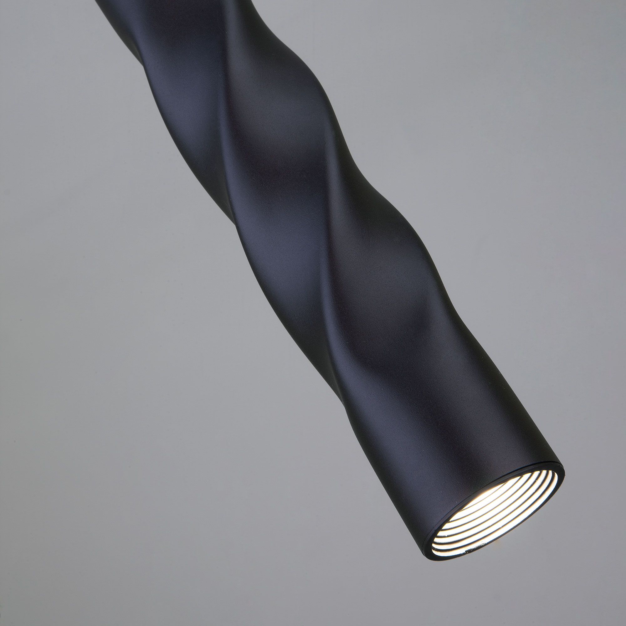 Подвесной светодиодный светильник в стиле лофт Eurosvet Scroll 50136/1 LED черный. Фото 2