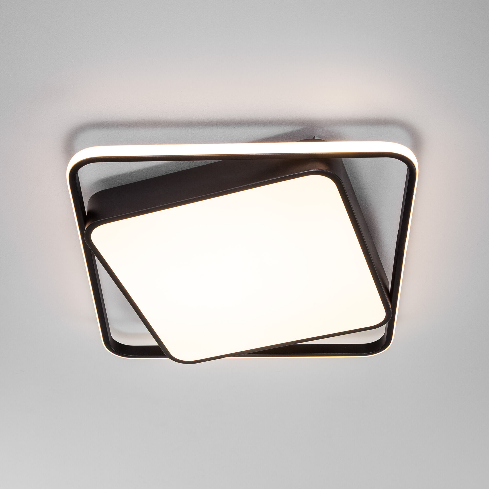 Потолочный светодиодный светильник с регулировкой яркости и цветовой температуры Eurosvet Jeremy 90252/1 черный. Фото 4