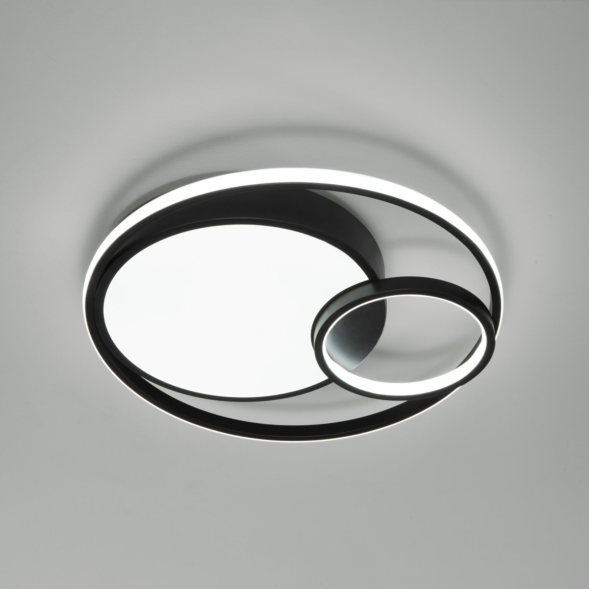 Потолочный светодиодный светильник с регулировкой яркости и цветовой температуры Eurosvet Jeremy 90254/1 черный. Фото 1