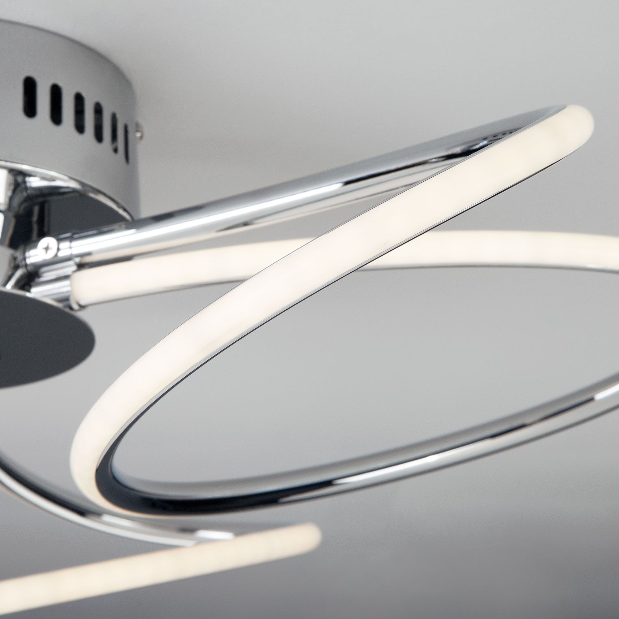 Потолочный светодиодный светильник в стиле минимализм Eurosvet Lozanna 90083/3 хром. Фото 3