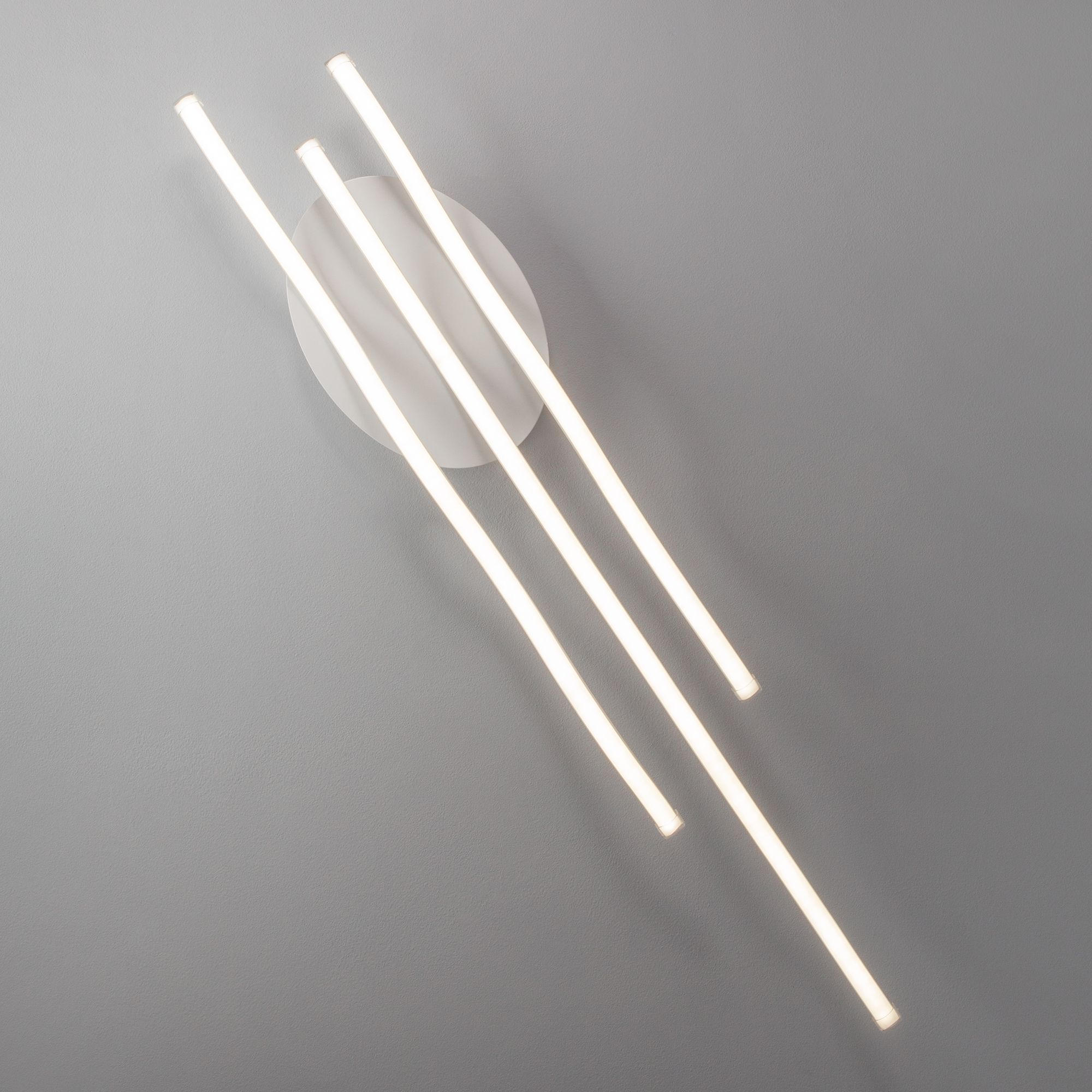 Потолочный светодиодный светильник в стиле минимализм Eurosvet Gwen 90090/3 белый. Фото 3
