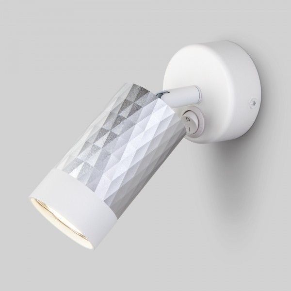 Настенный светильник с металлическим плафоном 20088/1 белый / серебро
