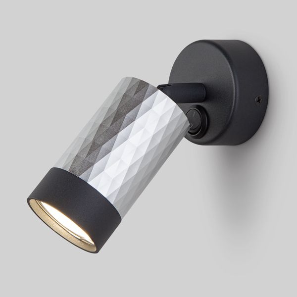 Настенный светильник с металлическим плафоном 20088/1 черный / серебро