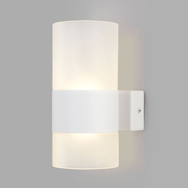 Настенный светодиодный светильник со стеклянным плафоном 40021/1 LED белый/матовый