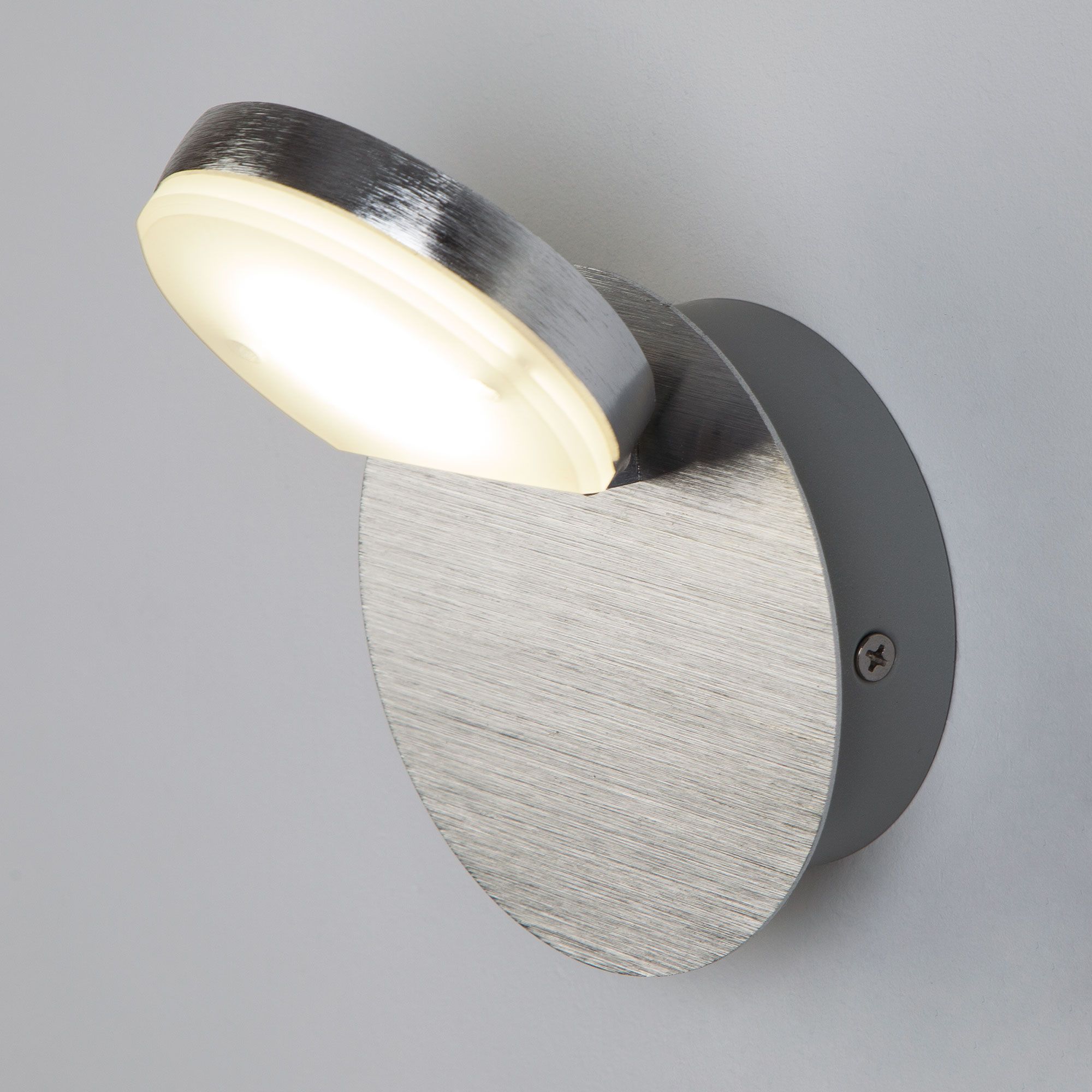 Светодиодный настенный светильник с поворотным плафоном Eurosvet Cover 20004/1 алюминий. Фото 3
