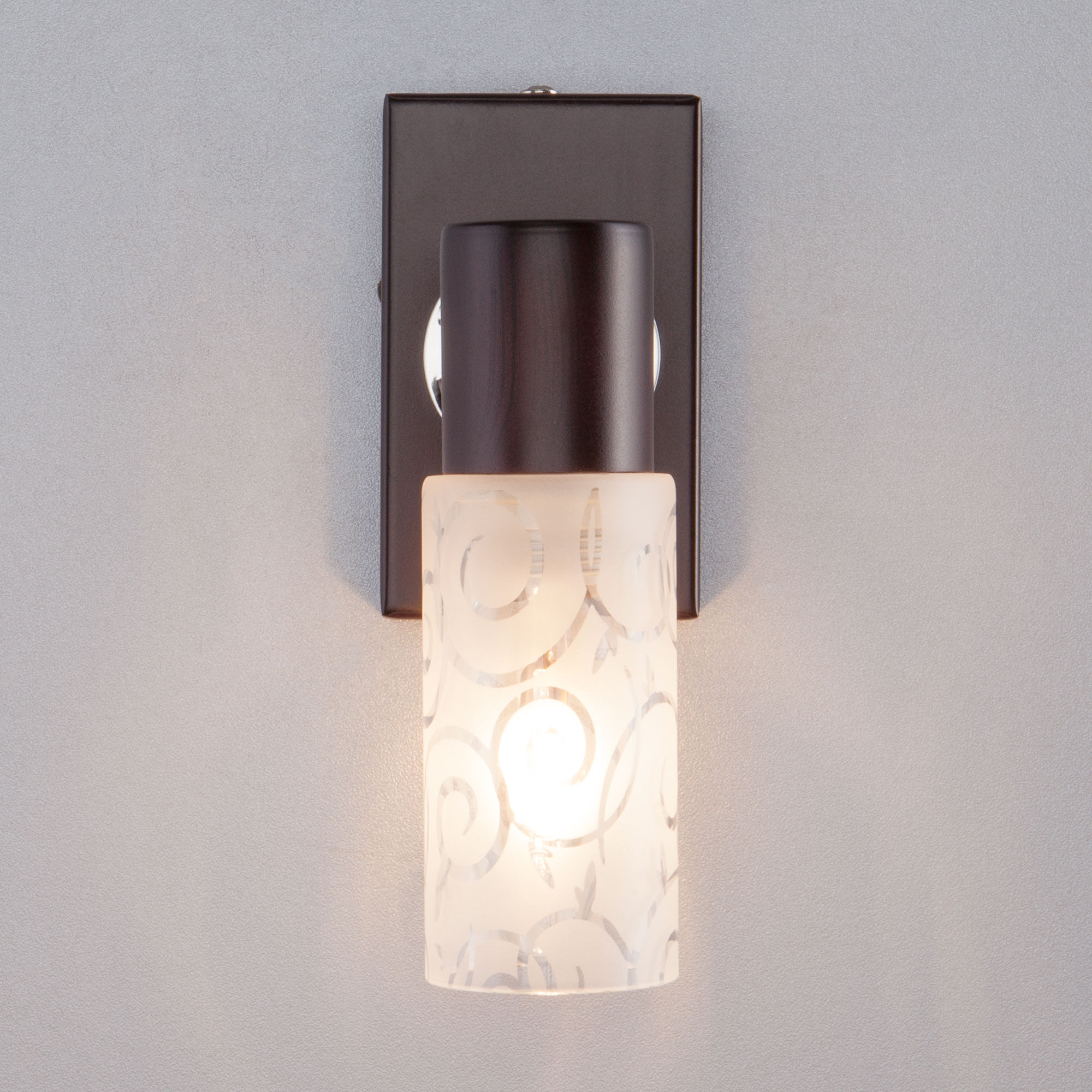 Настенный светильник со стеклянным плафоном Eurosvet Astoria 21130/1 хром / венге. Фото 4