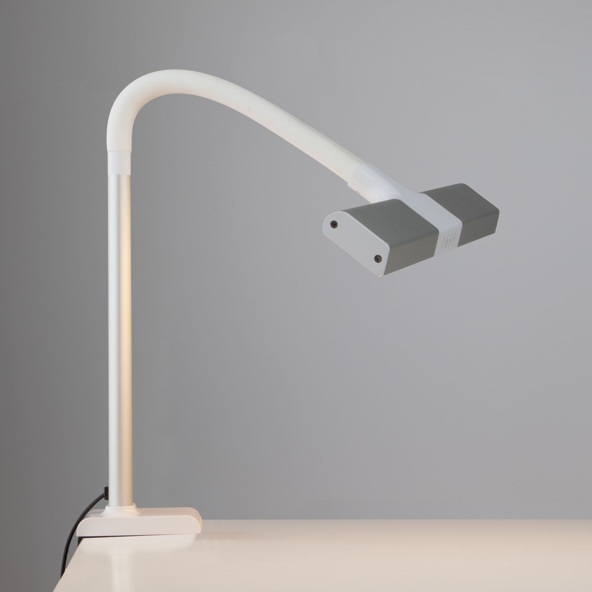Светодиодная настольная лампа на струбцине Eurosvet Designer 80500/1 белый. Фото 6