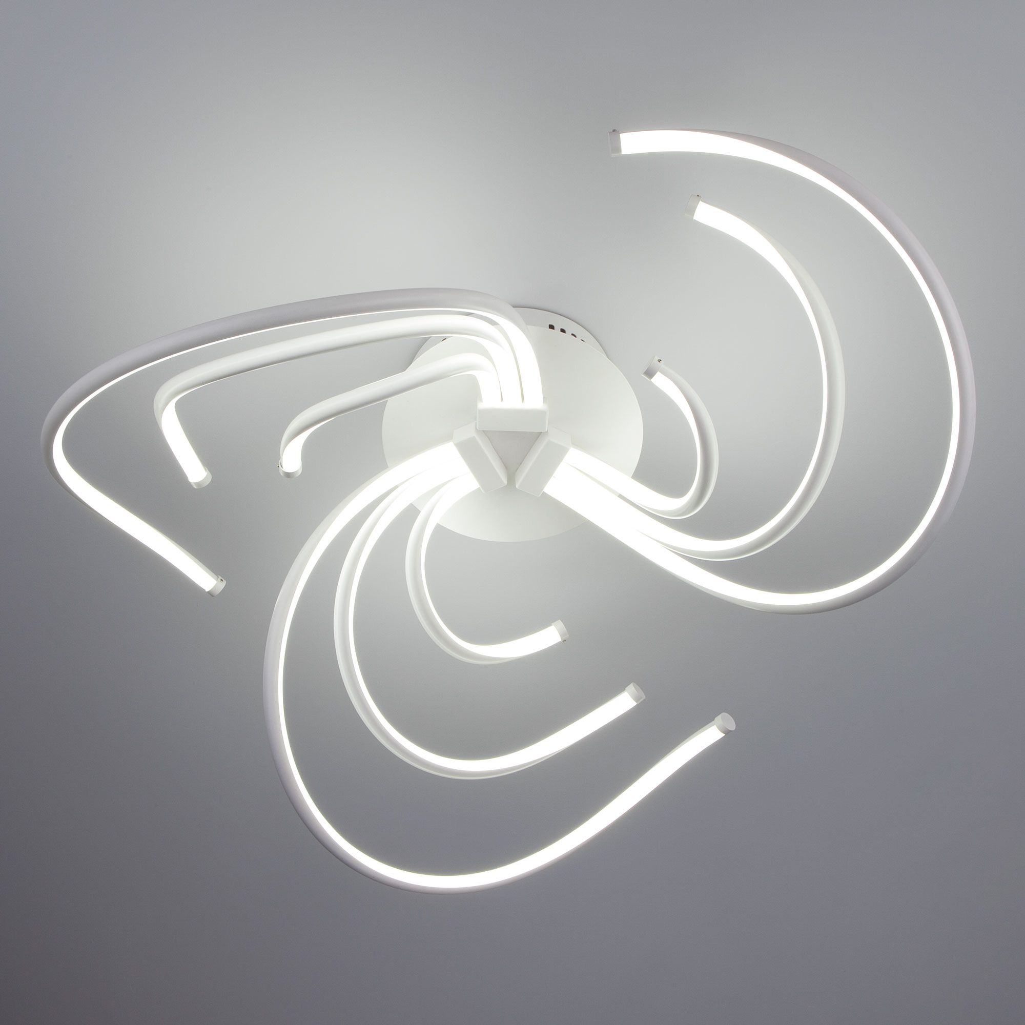 Люстра светодиодная с пультом Eurosvet Flavo 90104/9 белый. Фото 1